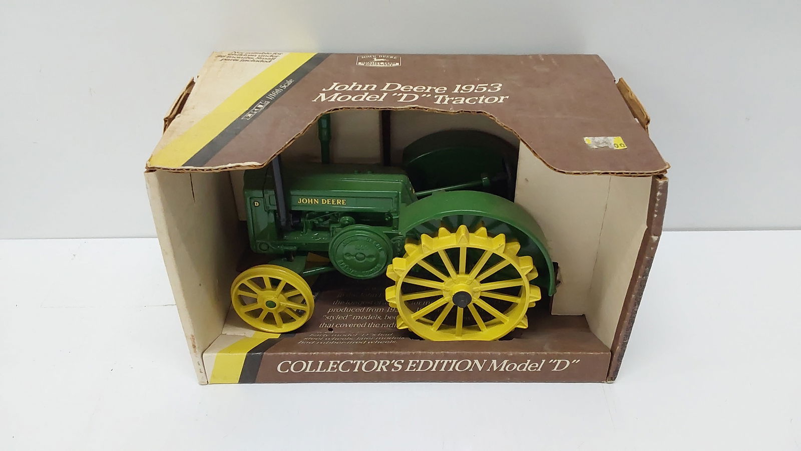 ERTL tractor model (1 of 1)