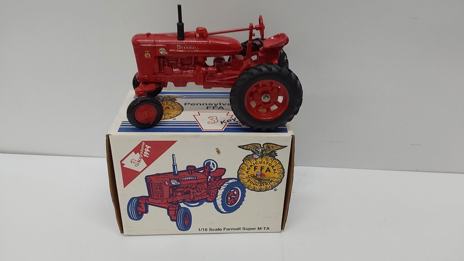ERTL tractor model (1 of 1)