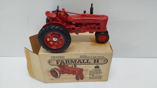 ERTL tractor model