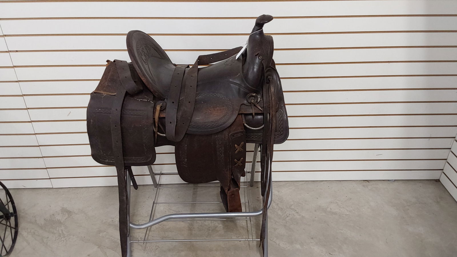 Herman H Heiser Saddlery Co. saddle with stand (1 of 4)