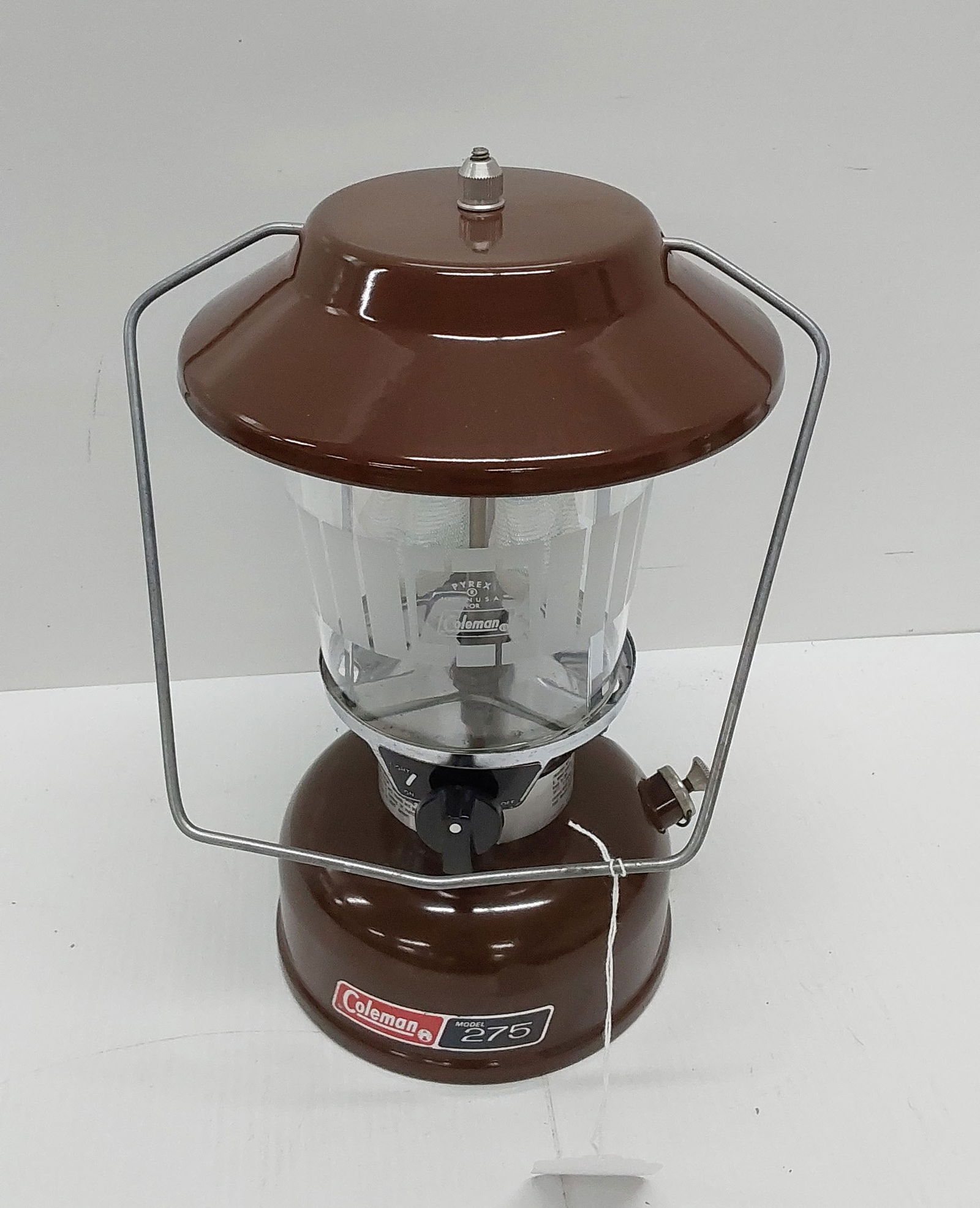 1977 Model 275 Coleman lantern (1 of 1)
