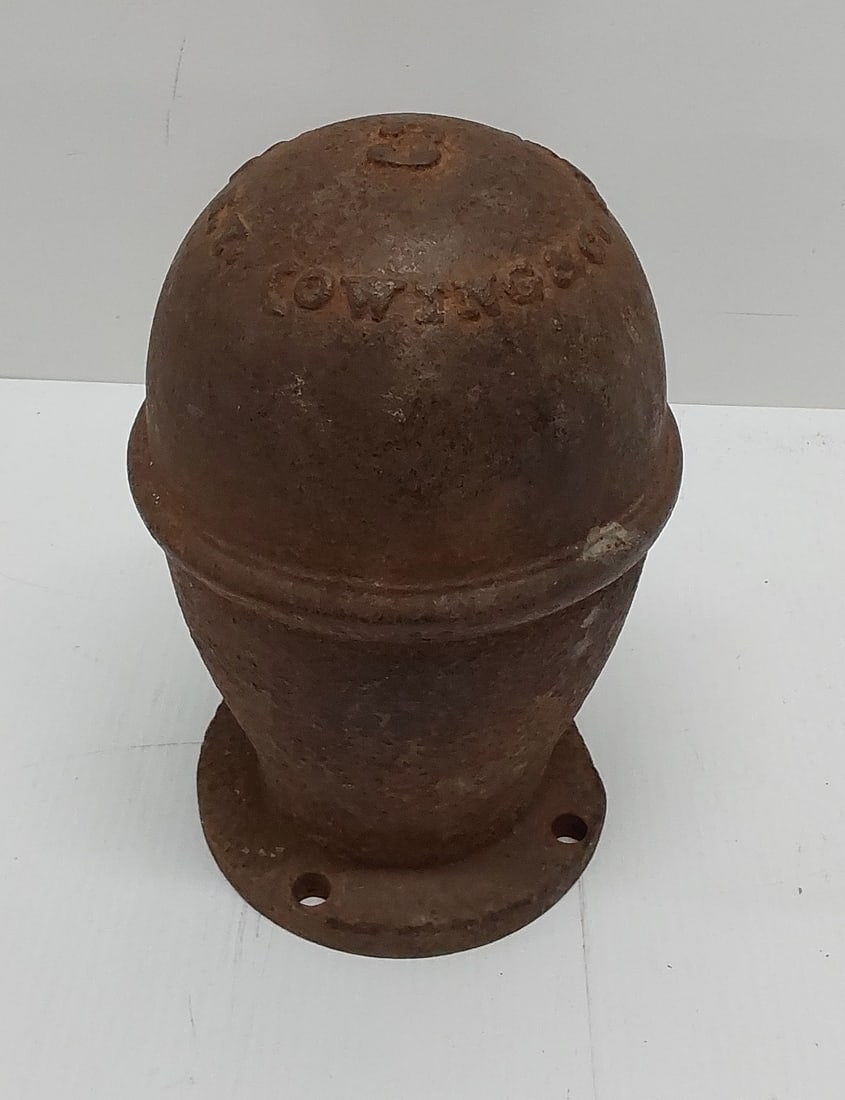 cast iron #3 dock cleat (1 of 2)