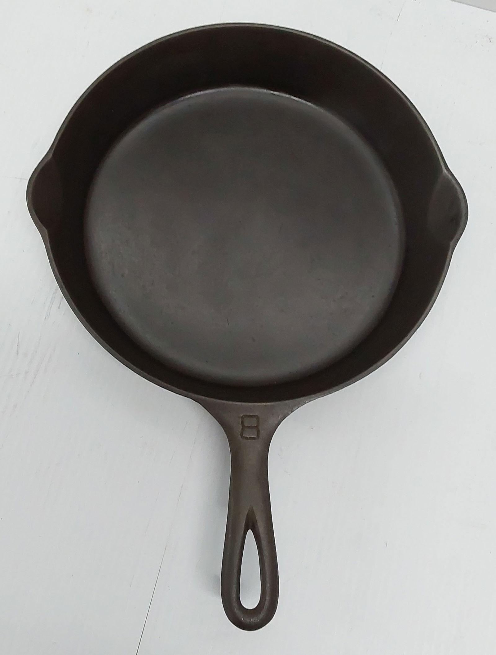 #8 Griswold cast iron skillet w/large logo (1 of 2)