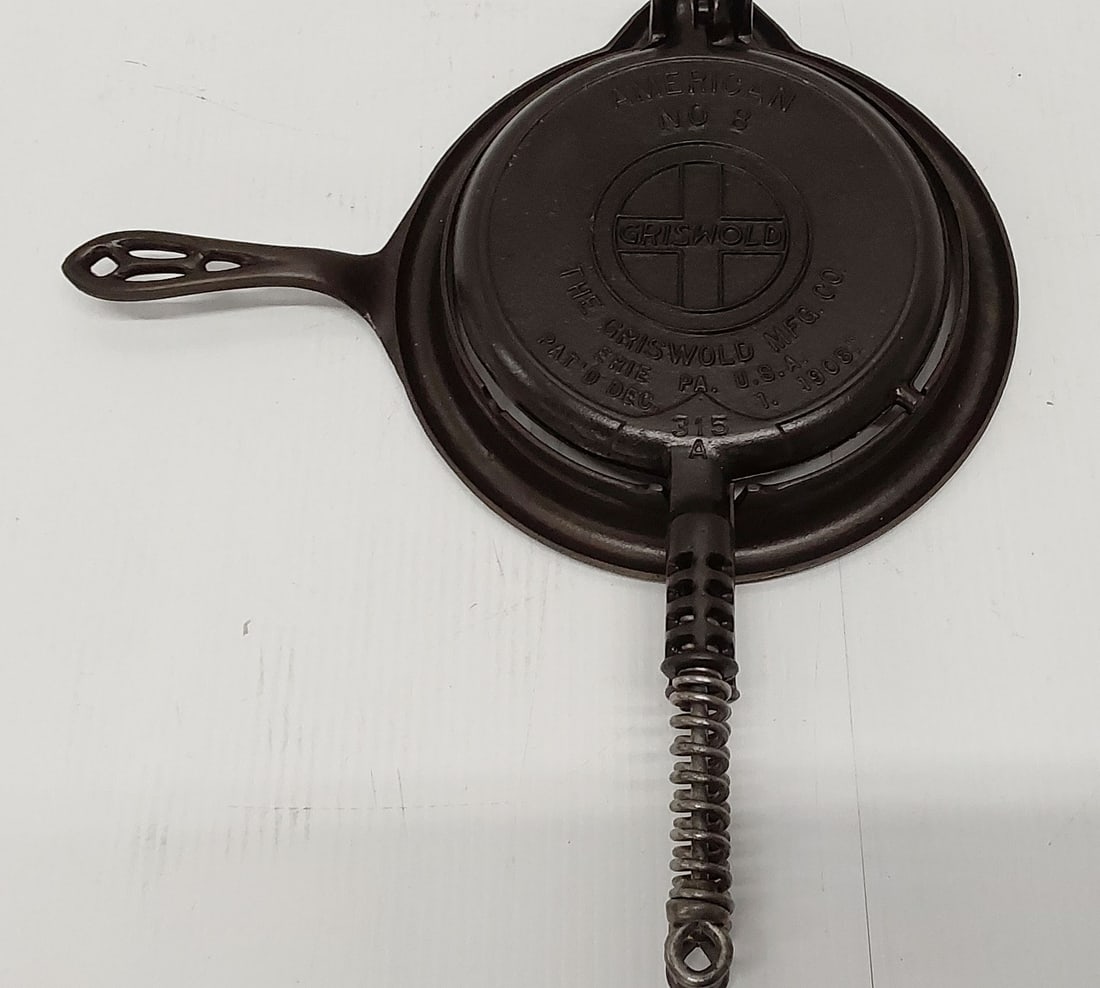 #8 Griswold waffle maker (1 of 3)