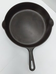 #9 Griswold cast iron skillet