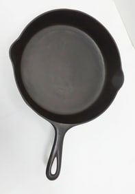 #8 Griswold cast iron skillet