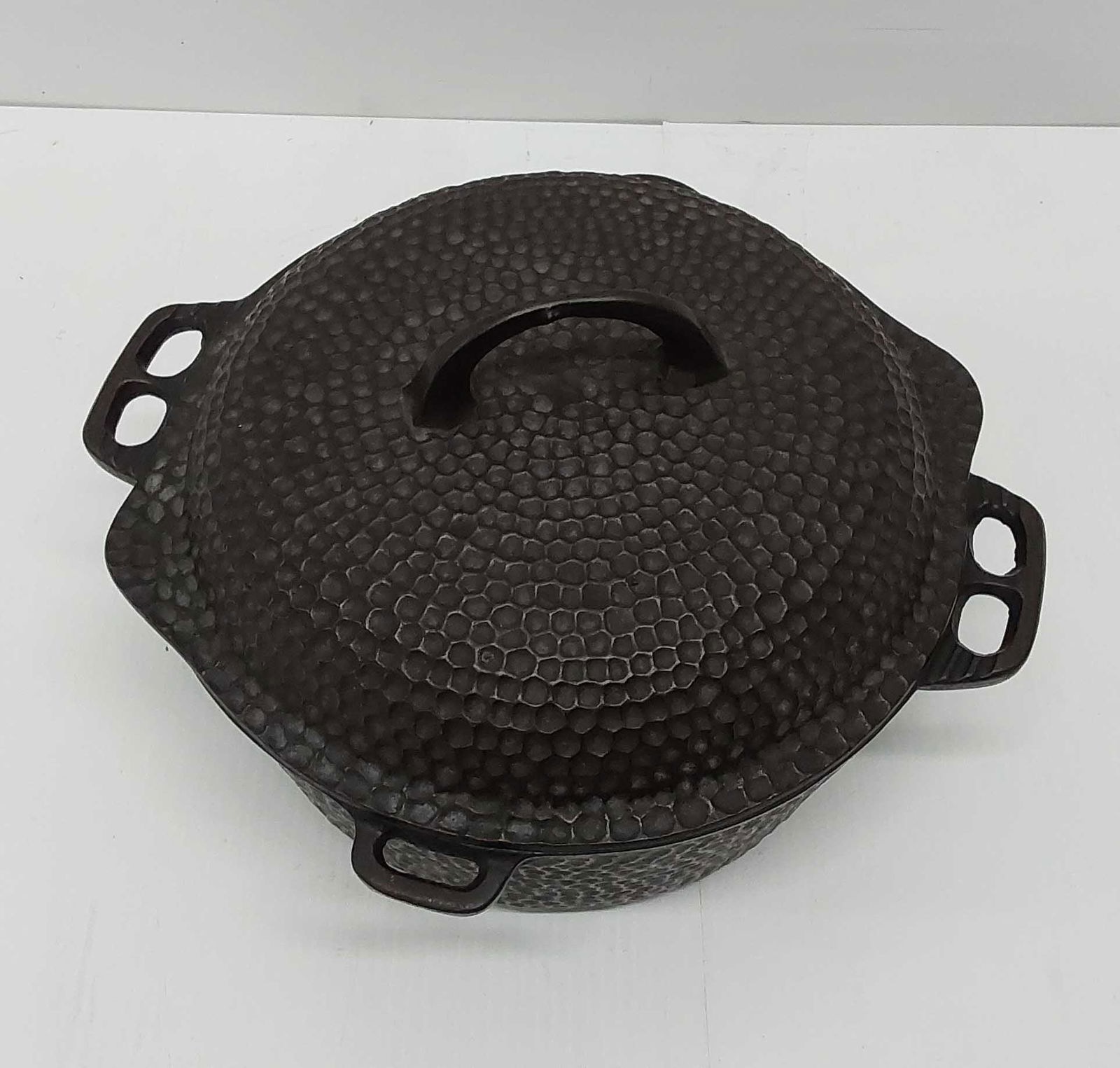 1935 #88 Chicago Hardware Foundry dutch oven w/lid (1 of 3)