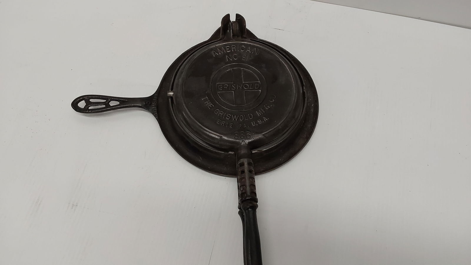 Griswold #8 waffle maker (1 of 2)