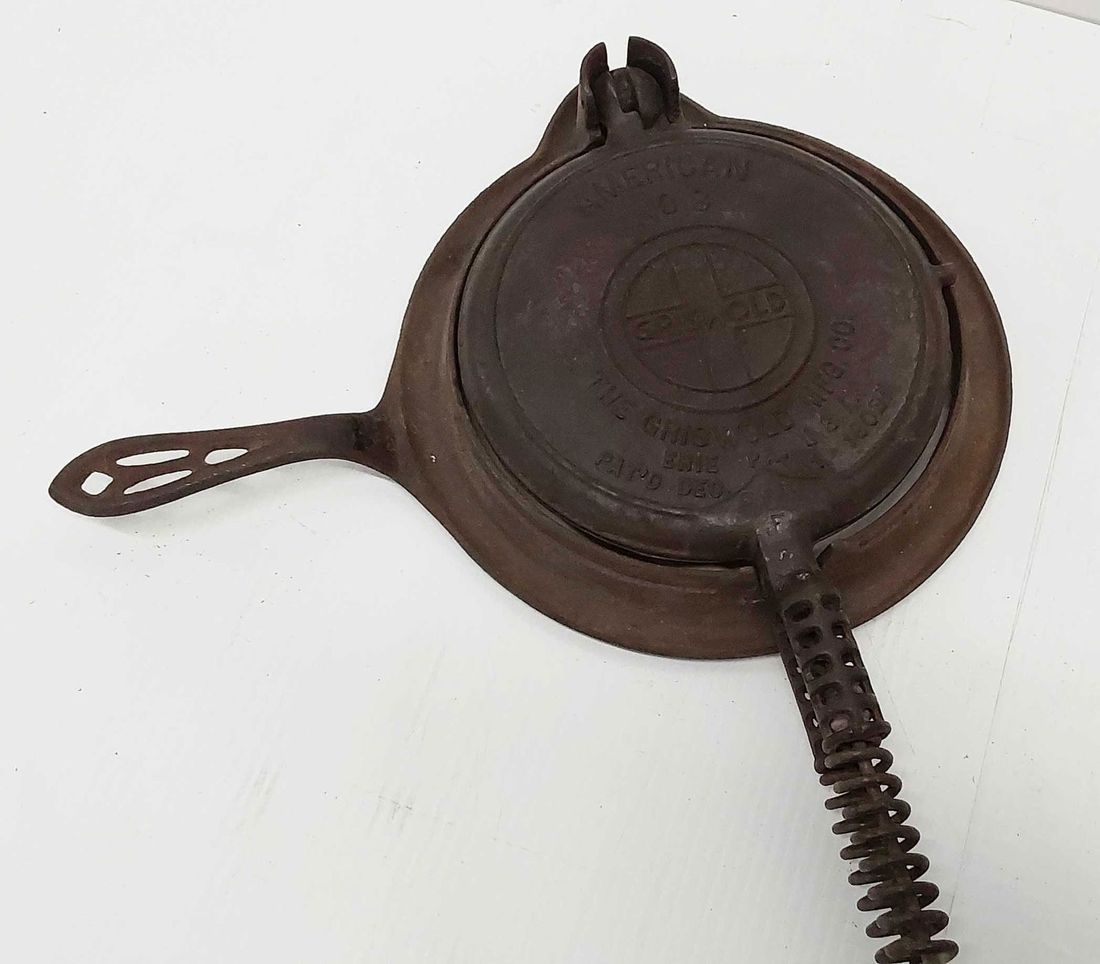 #8 Griswold waffle maker (1 of 3)