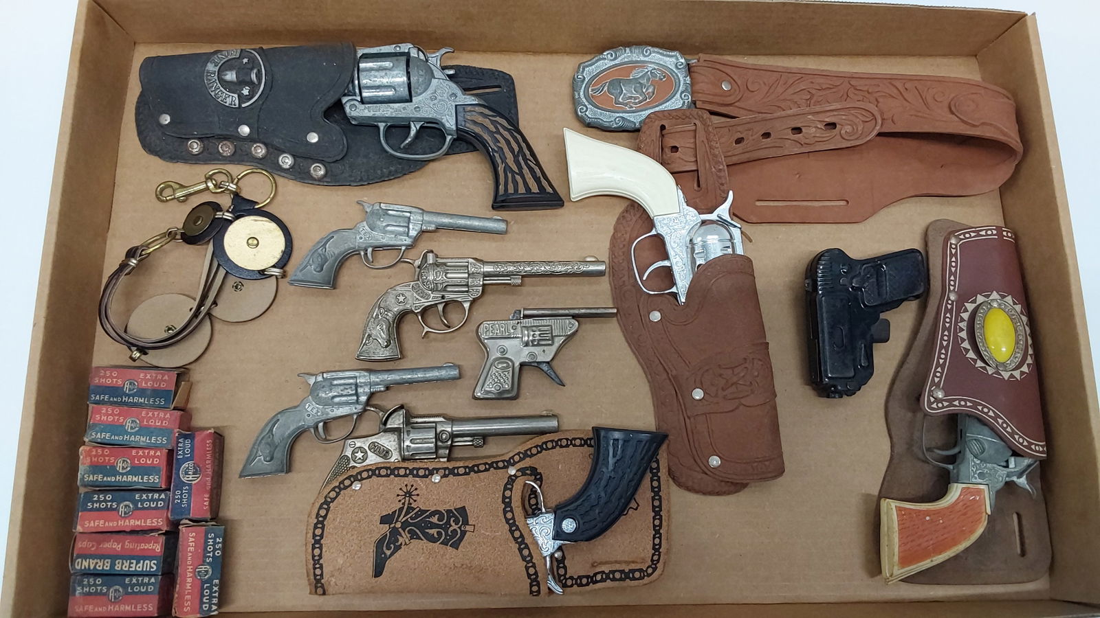 (10) various cap guns and accessories: (10) various cap guns and accessories