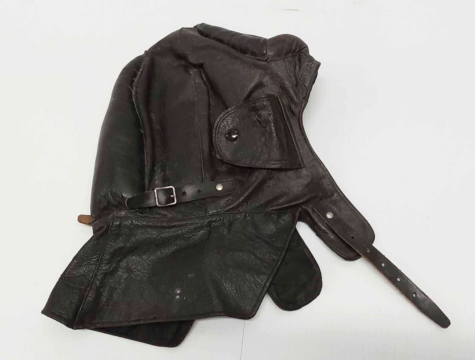 vintage leather pilot's cap (1 of 3)