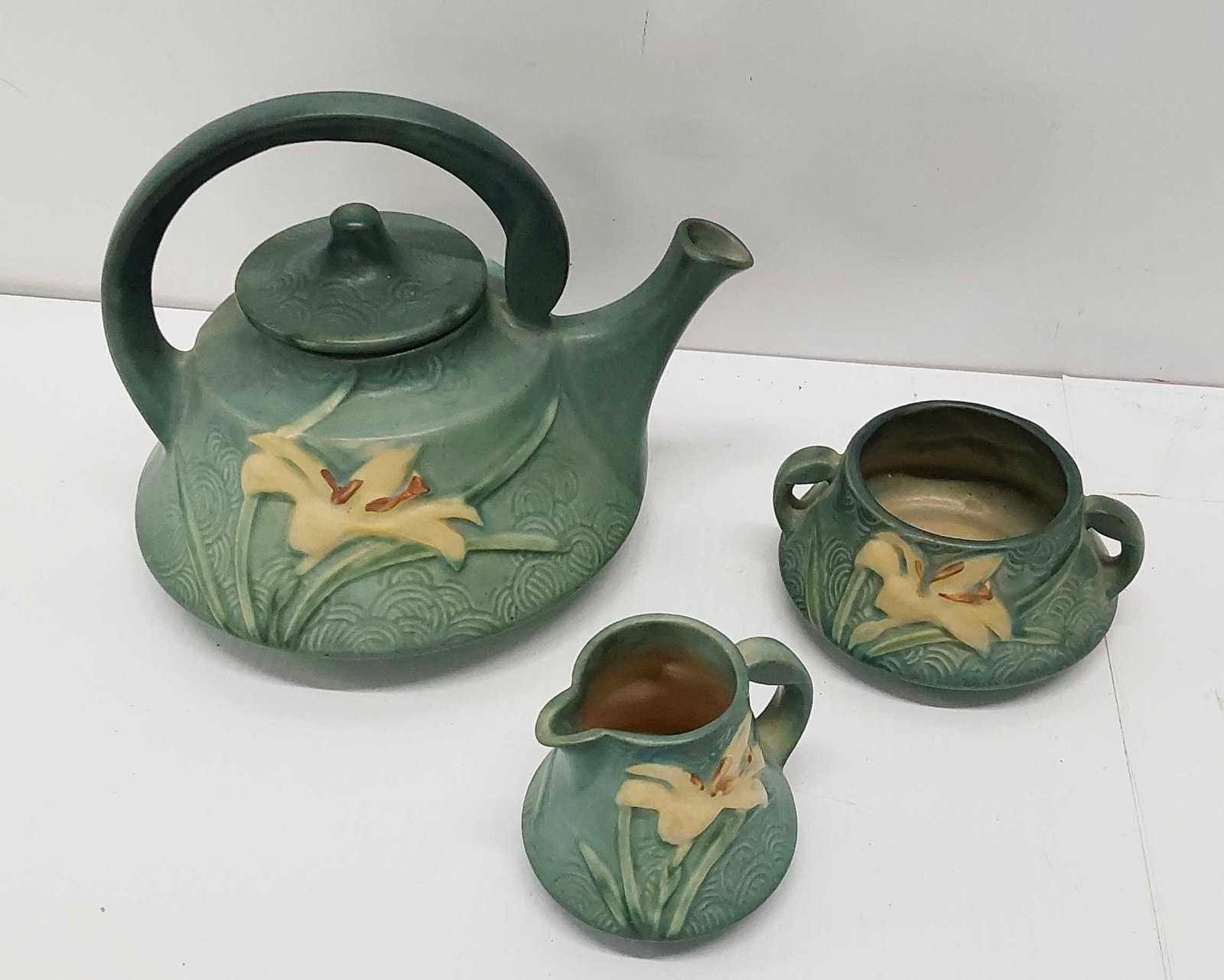 Roseville tea set Zephyr pattern: Zephyr pattern