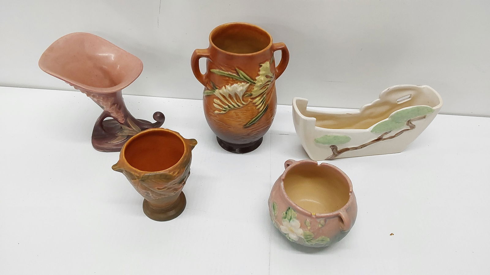 (5) miscellaneous pieces of Roseville pottery (1 of 1)