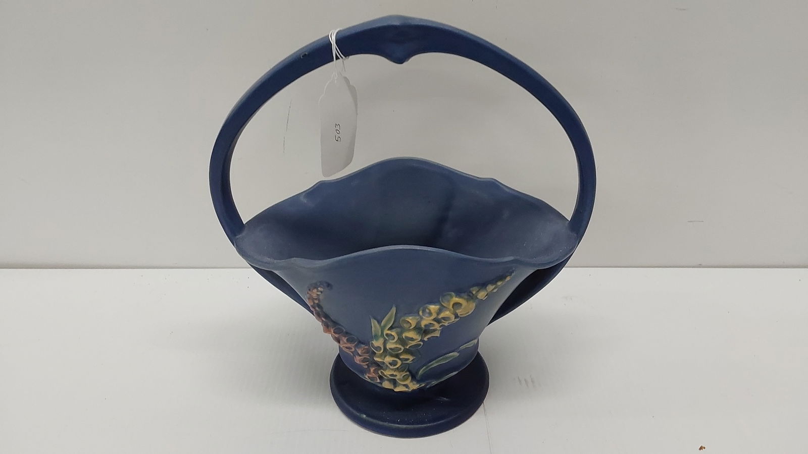 Roseville basket (1 of 2)