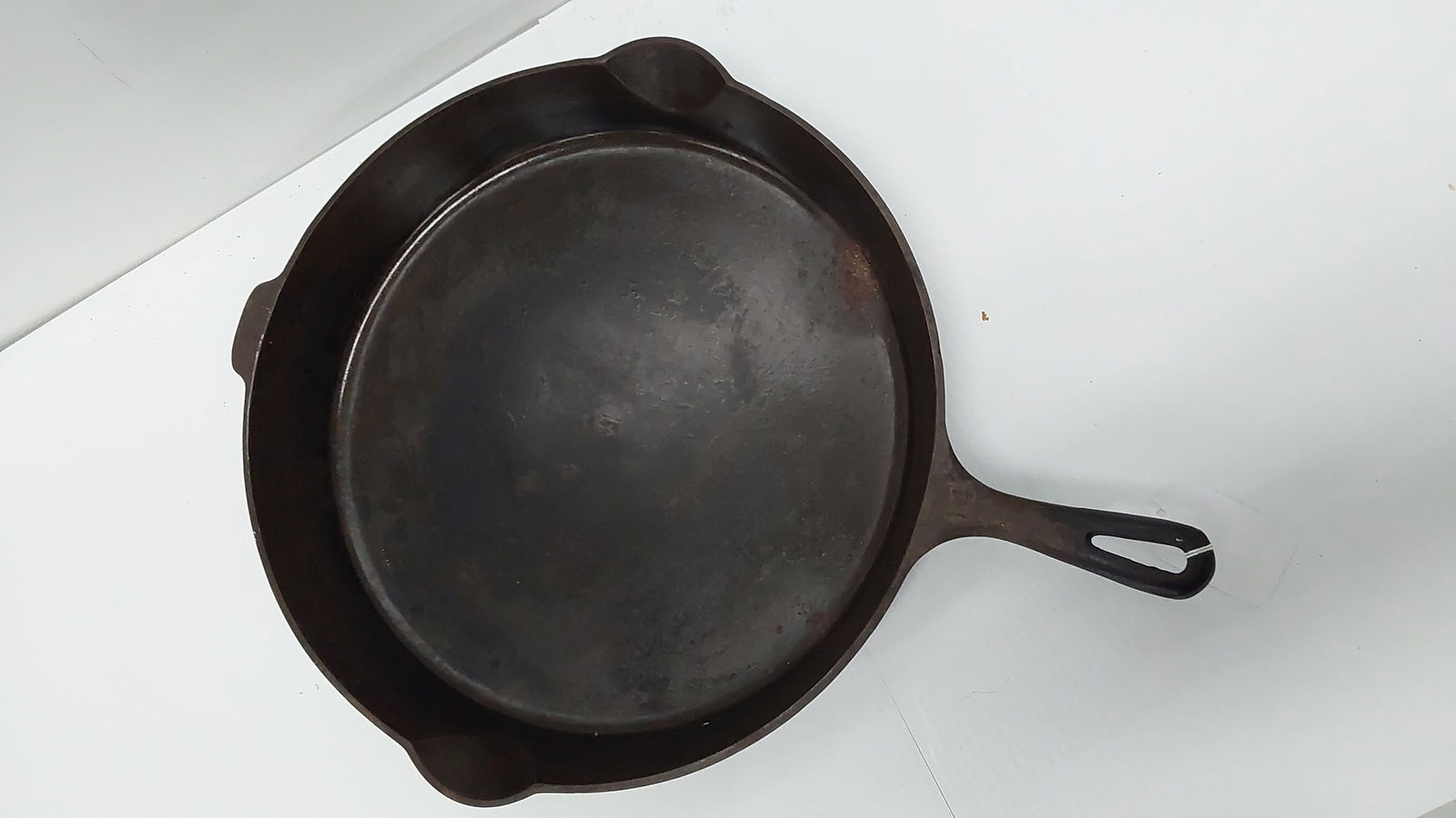 Griswold #14 skillet (1 of 3)
