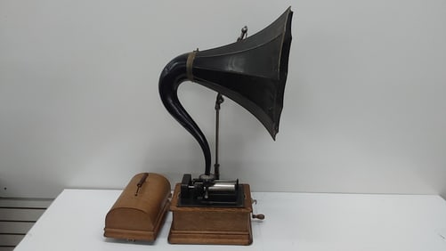 Edison standard phonograph with horn