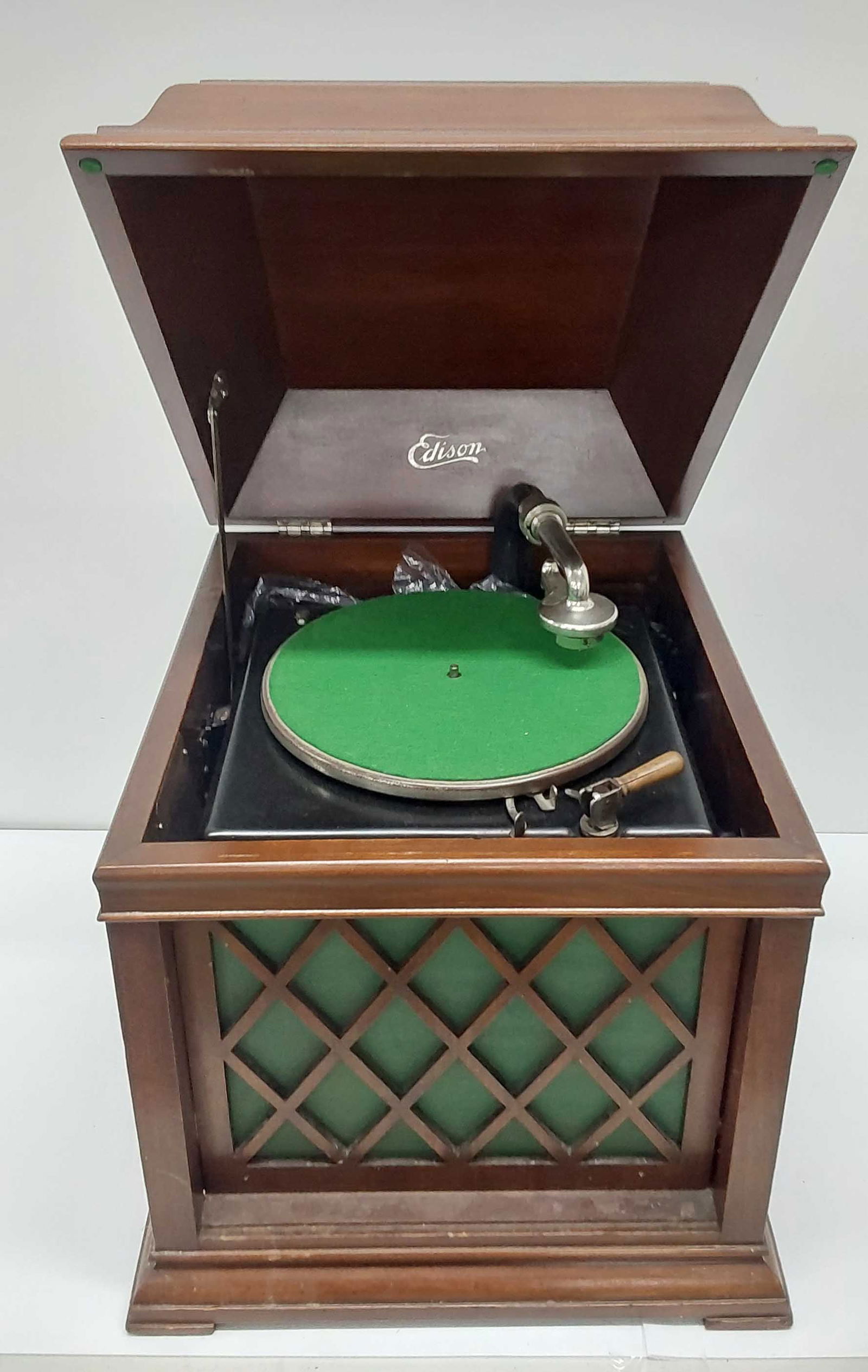 Edison disc phonograph (1 of 3)