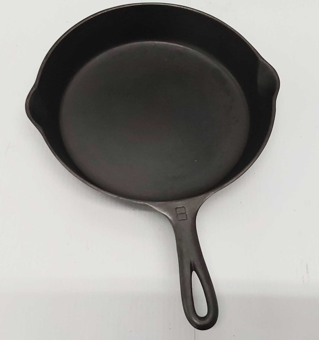Griswold #8 skillet (1 of 2)