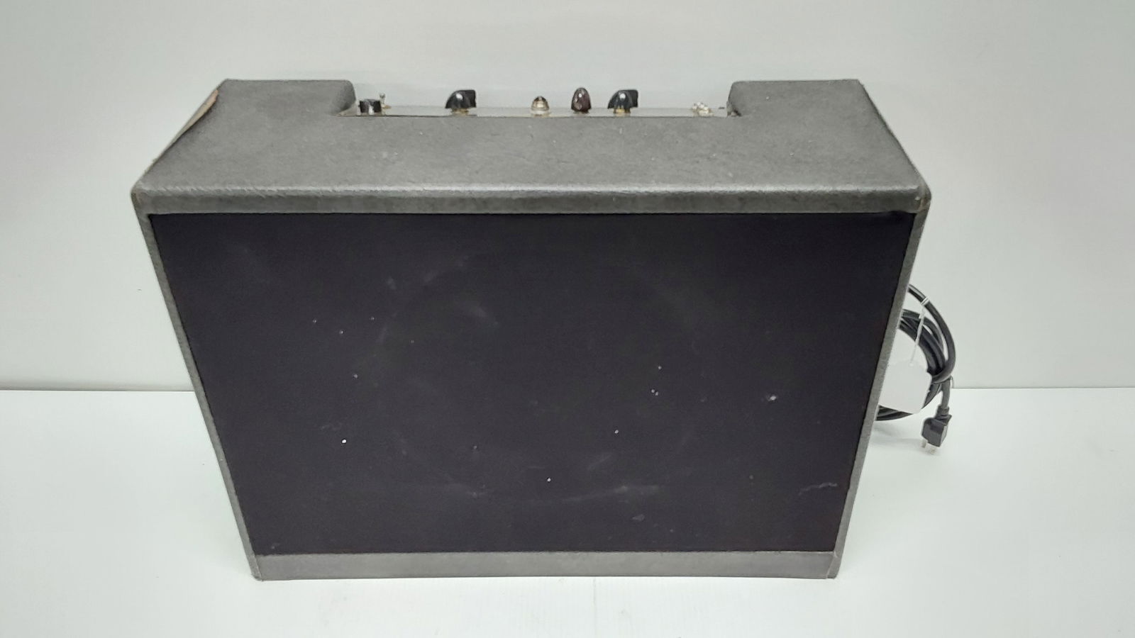 1930s Recording King tube amplifier (1 of 3)