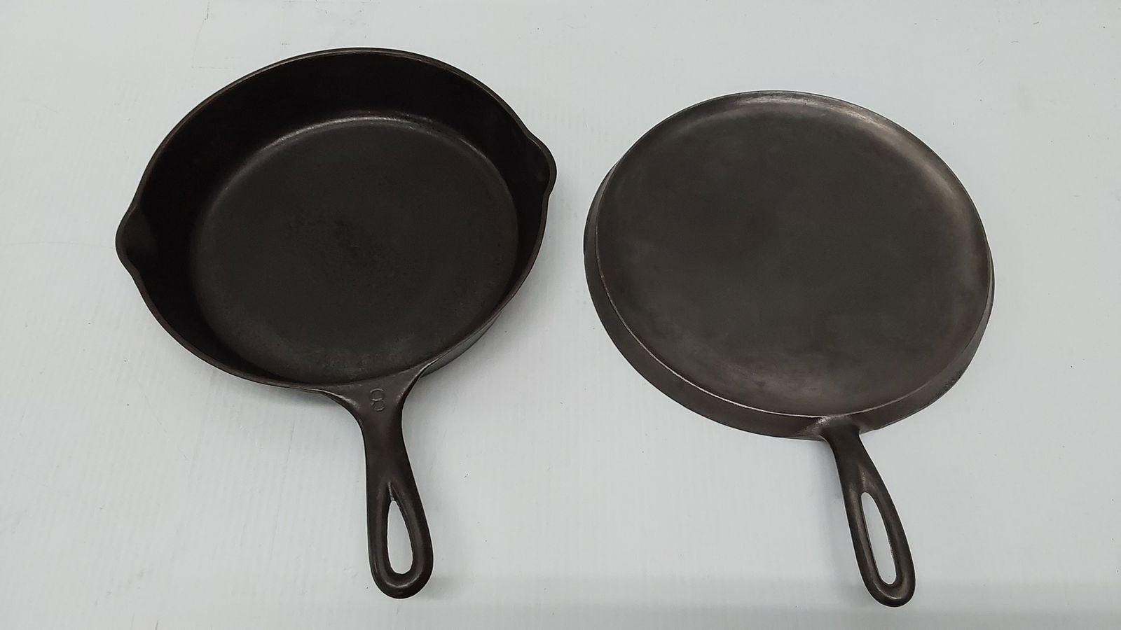 Wagner ware Sidney round griddle and #8 skillet: Wagnerware Sidney round griddle #1109D #8 skillet is unmarked