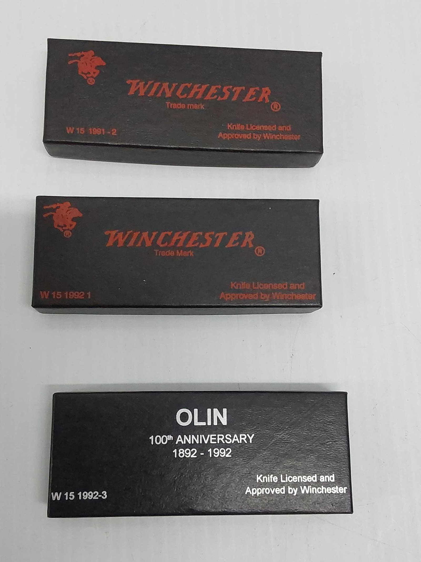 (1) Olin and (2) Winchester pocket knives in boxes: (1) Olin and (2) Winchester pocket knives in boxes