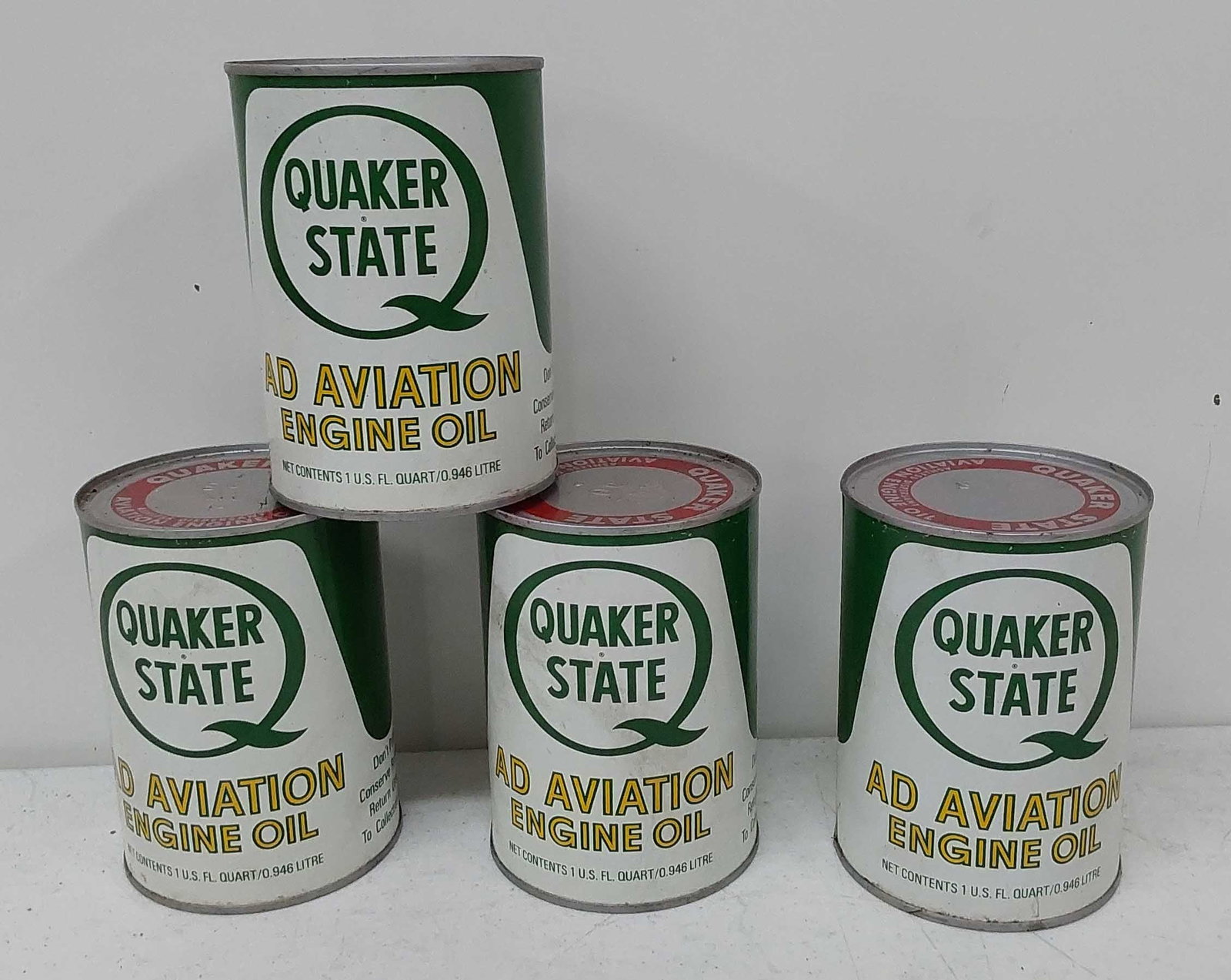 (4) FULL 1 QT Quaker State Aviation oil cans: (4) FULL 1 QT Quaker State Aviation oil cans
