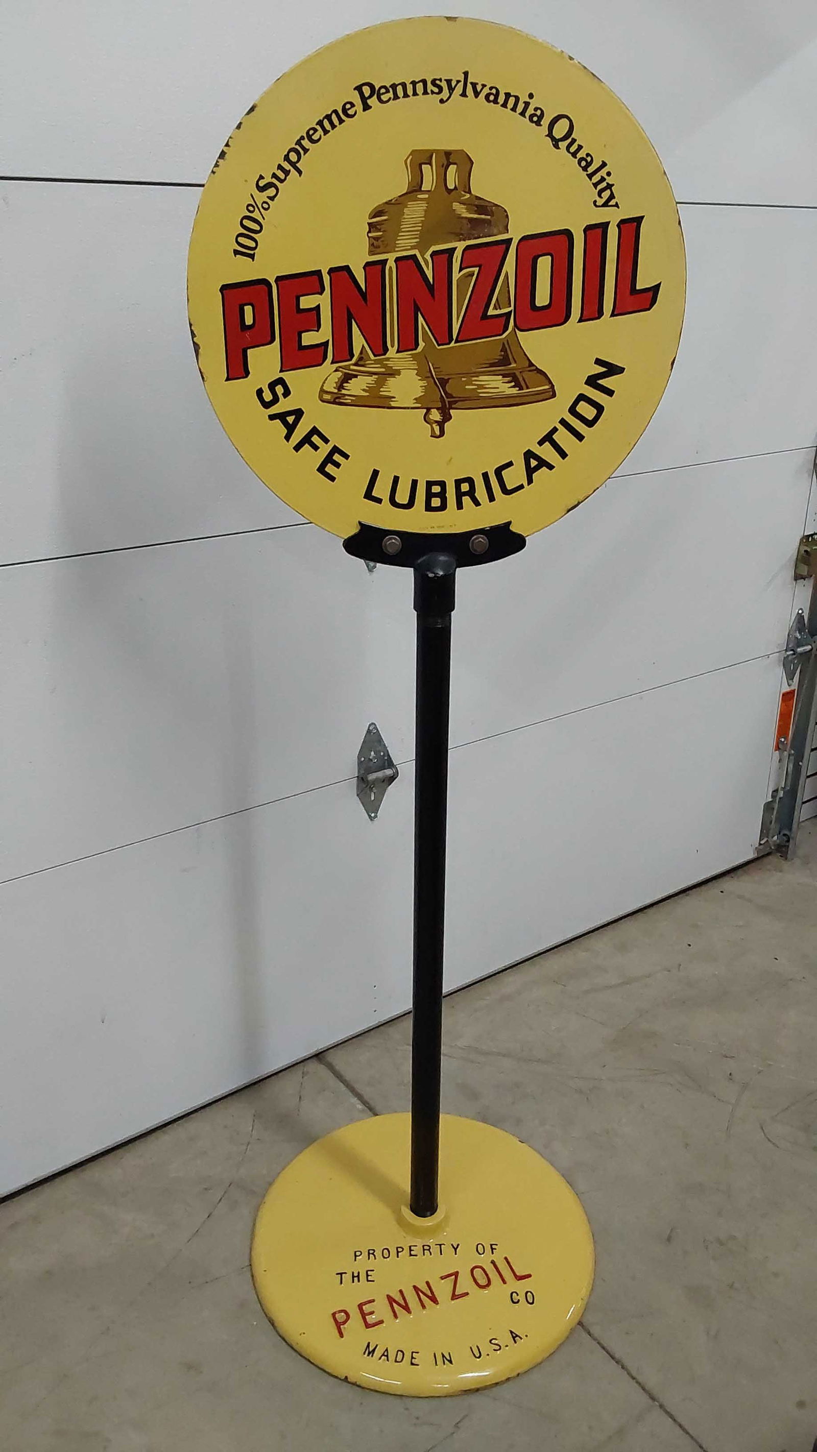 Pennzoil DSP curb sign (1 of 4)