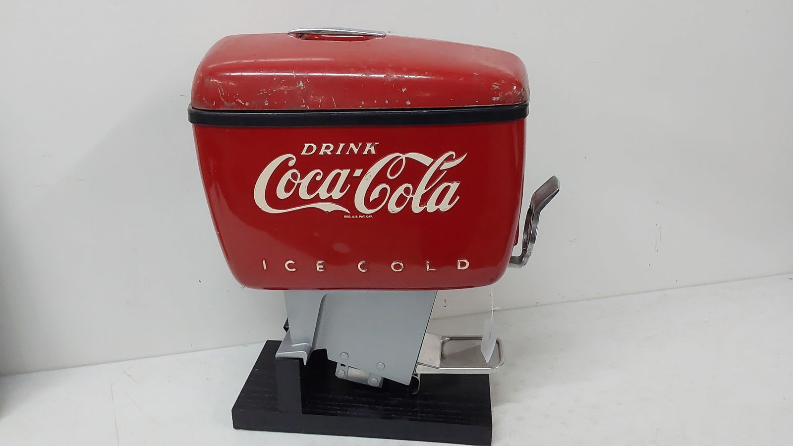 Outboard Boat Motor Coca-Cola drink dispenser (1 of 5)