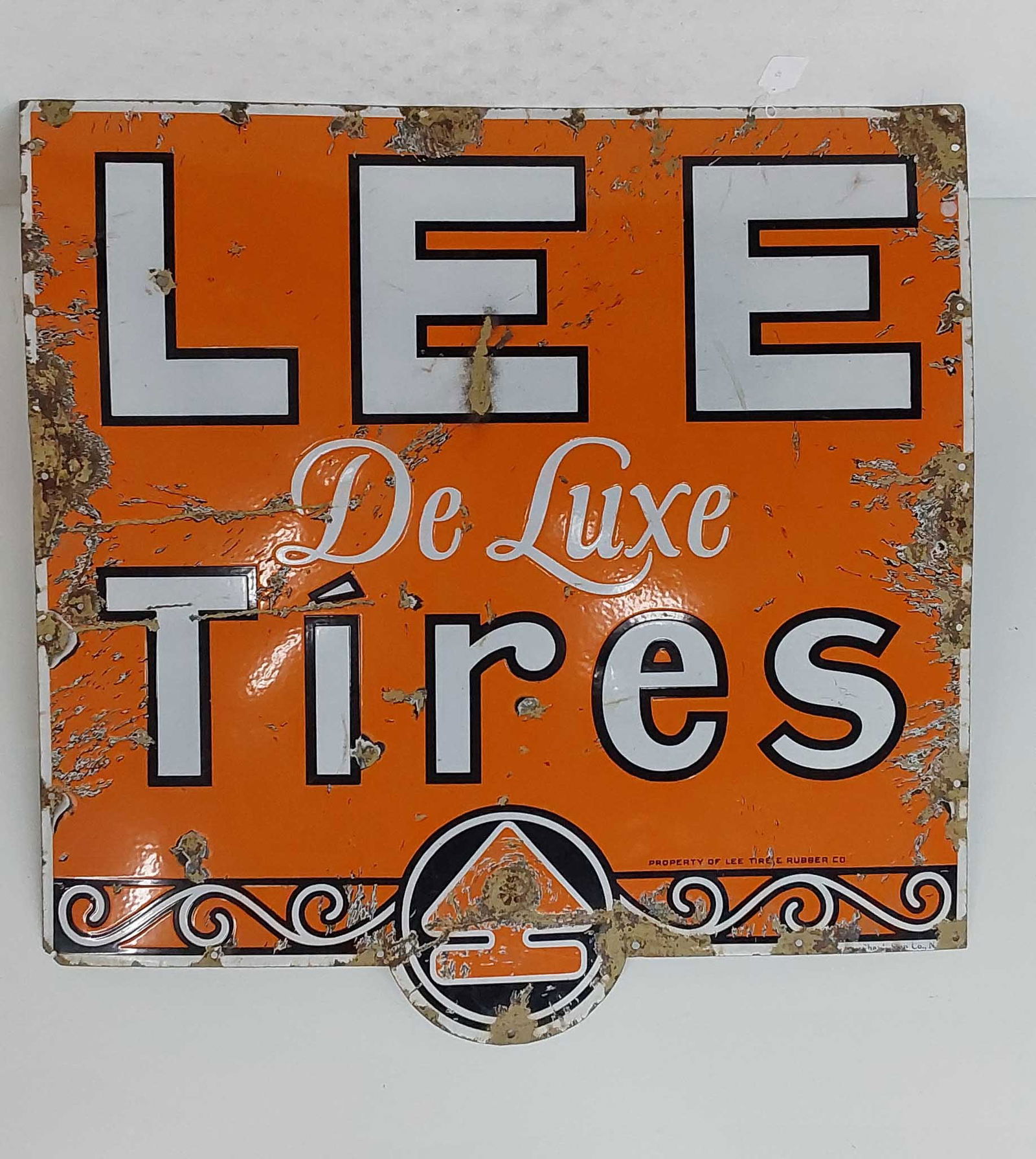 LEE De Lux Tires SSP sign (1 of 4)
