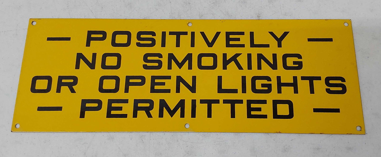 No Smoking SSP sign: Single Sided Porcelain 7" x 20" Condition = 9