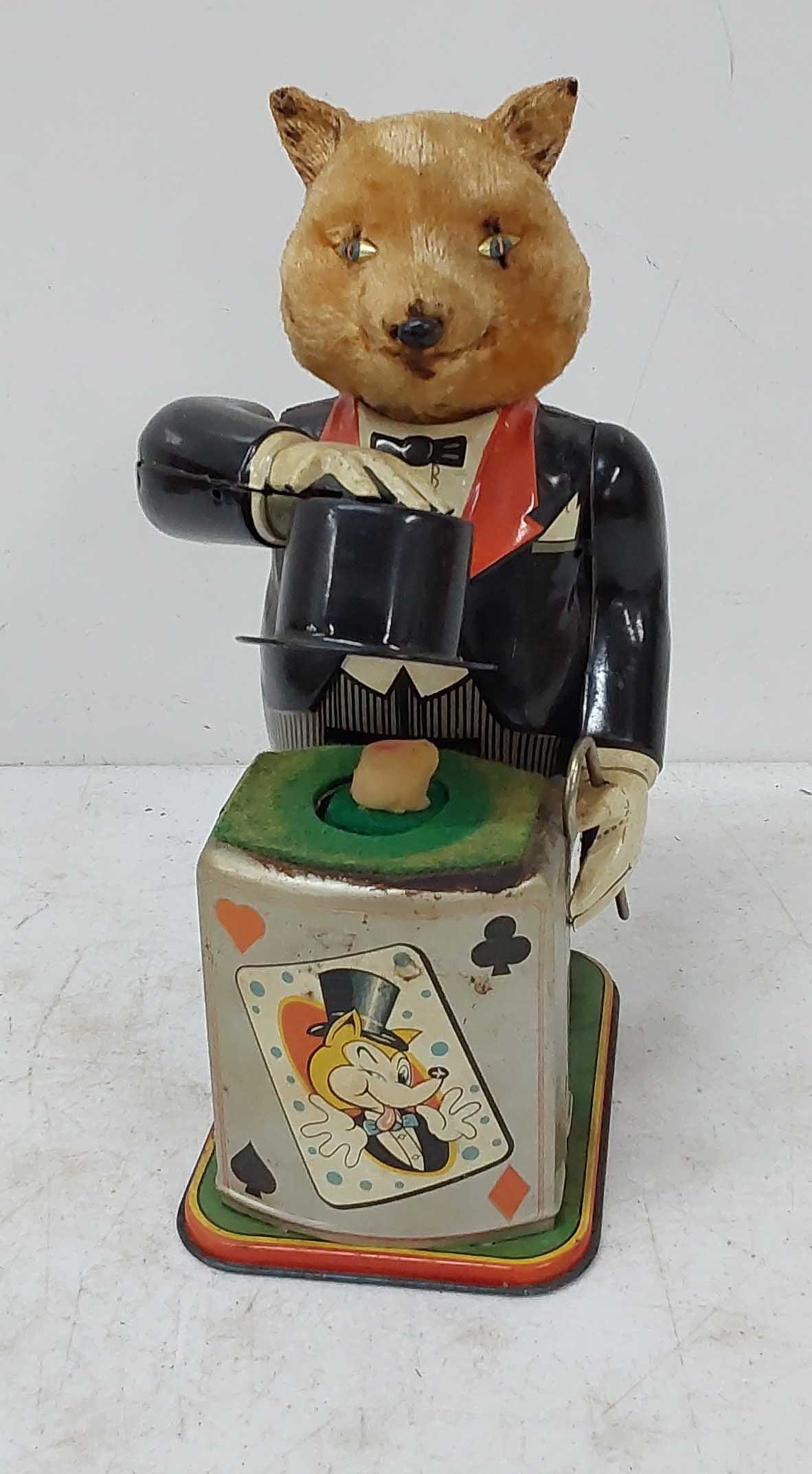 Magic Tricks Fox tin wind up toy (1 of 3)