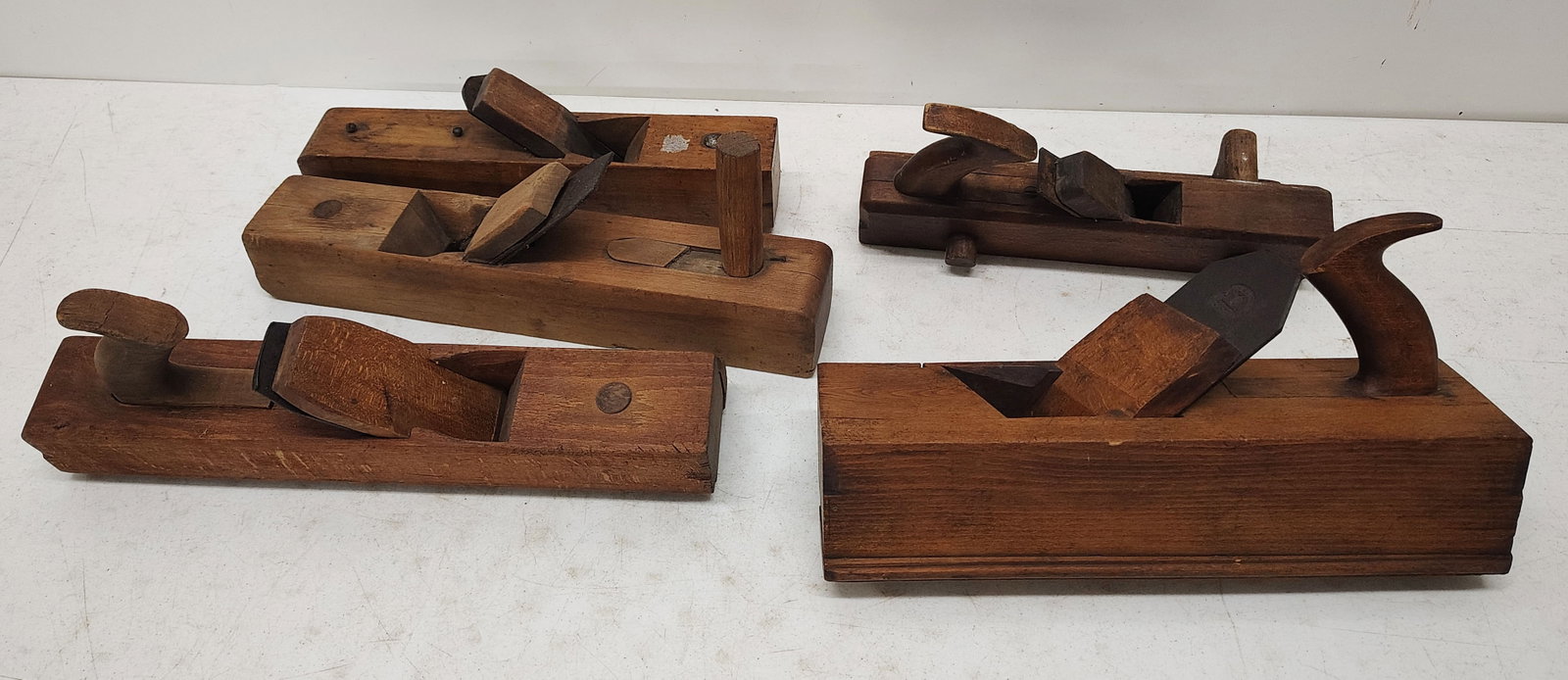 hand planes: 5 wooden hand planes