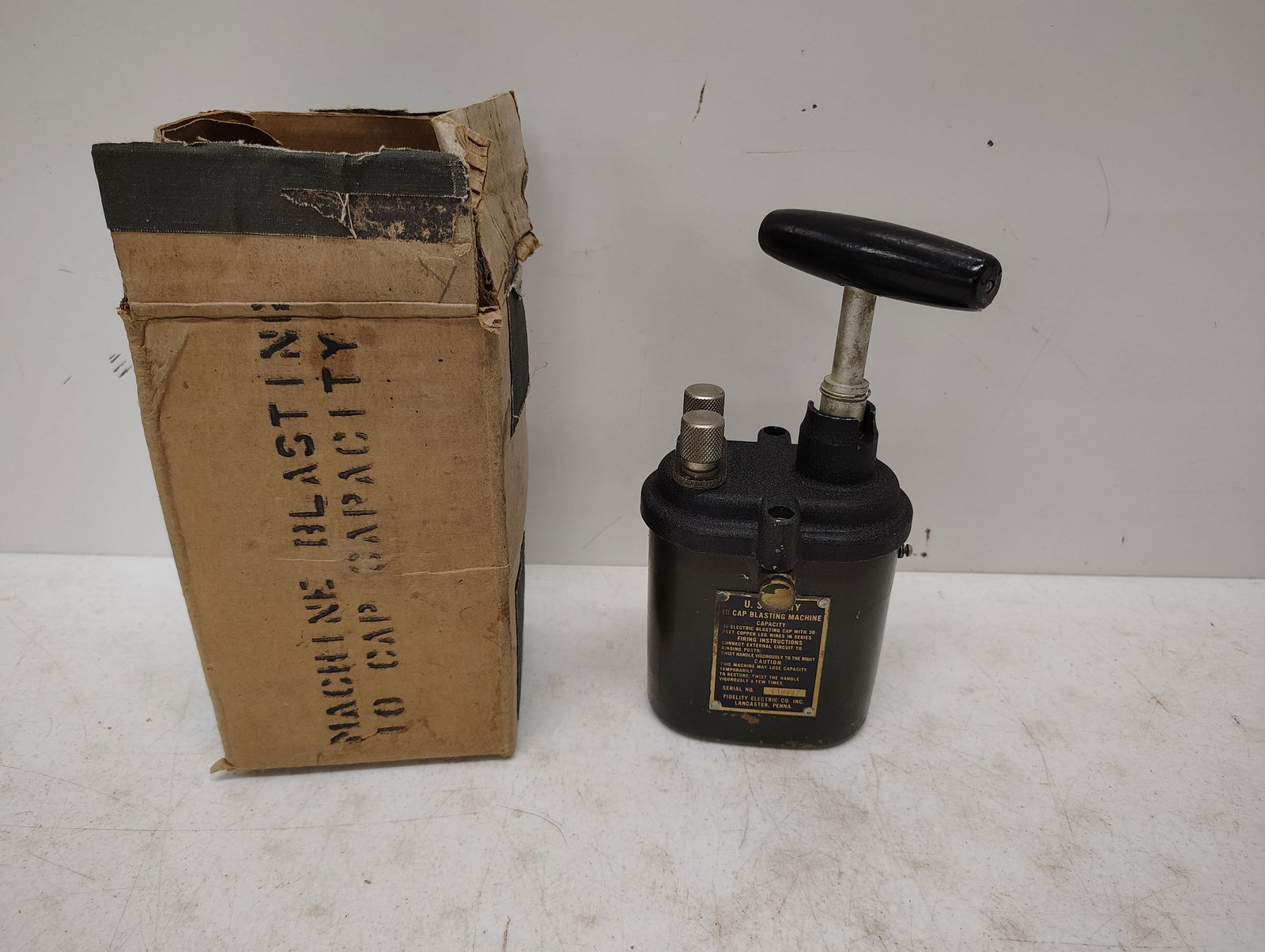 blasting machine: US Army ten cap blasting machine with original box