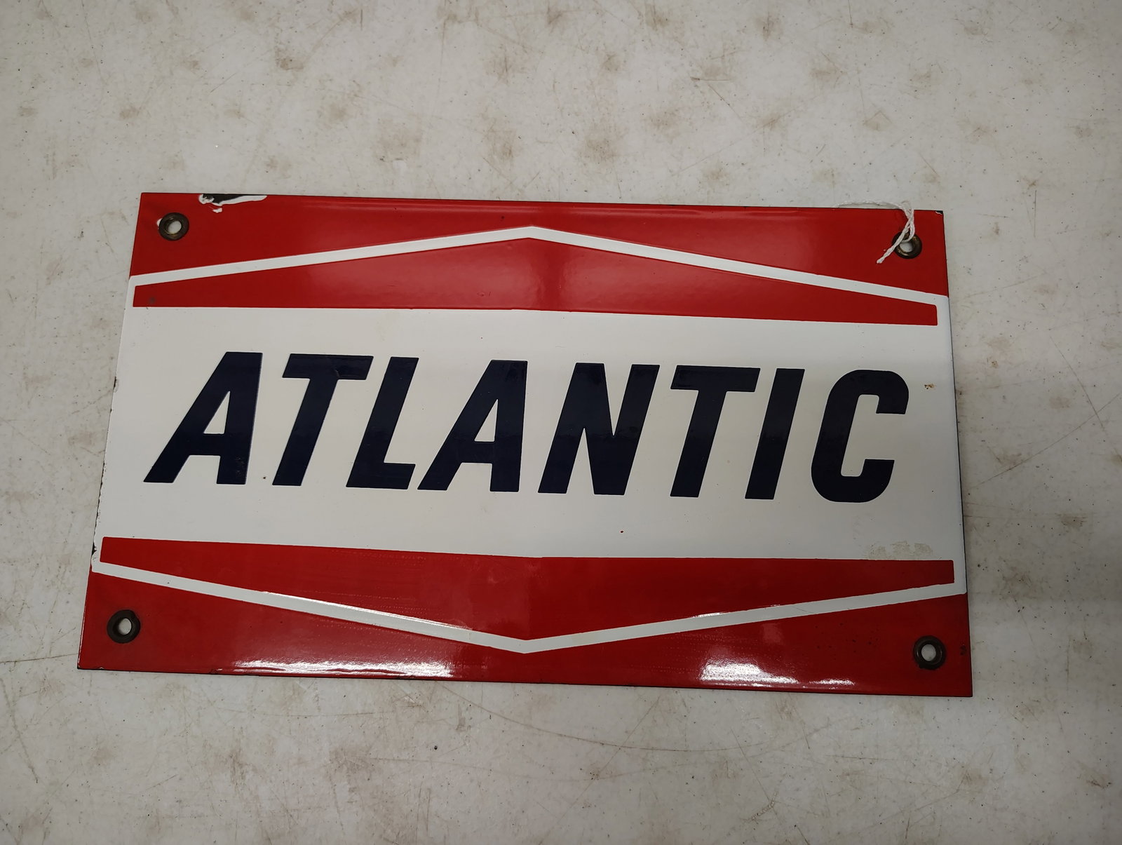 pump plate: Atlantic porcelain pump plate condition: 8.75