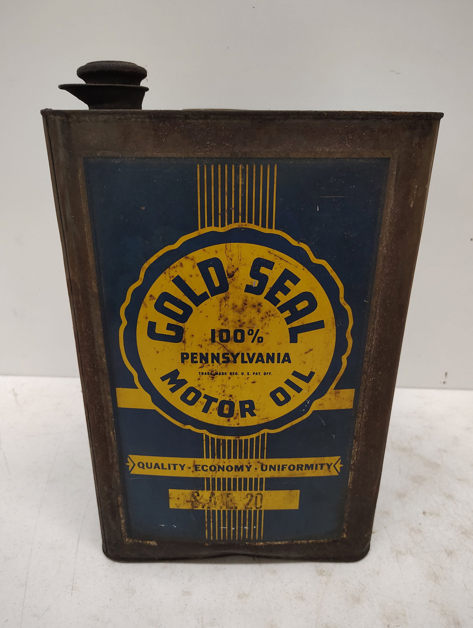 oil can: Gold Seal Motor Oil 5 gallon