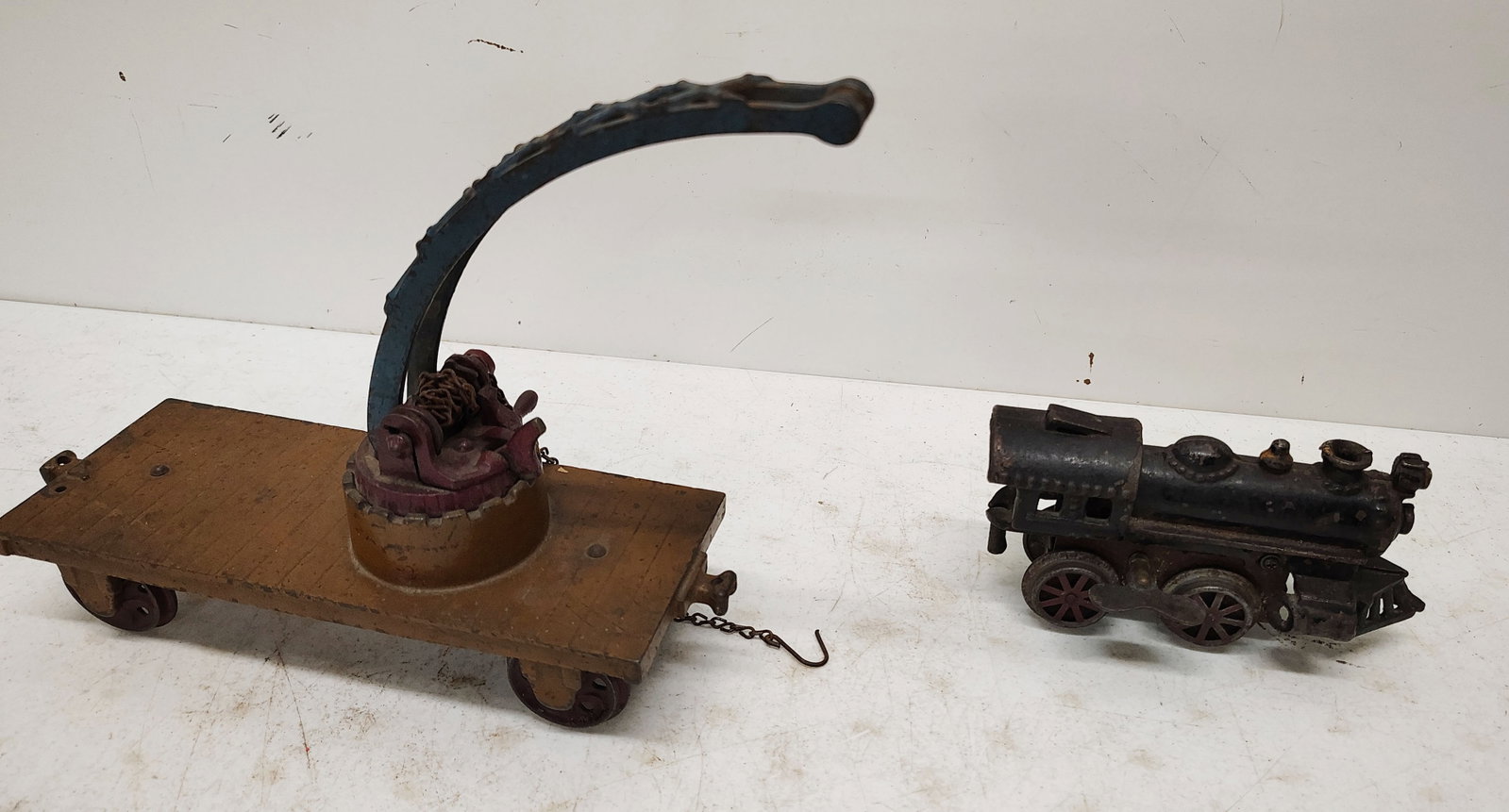 model trains: Marx wind-up cast iron train cast iron crane is possibly an Arcade 9" x 3"