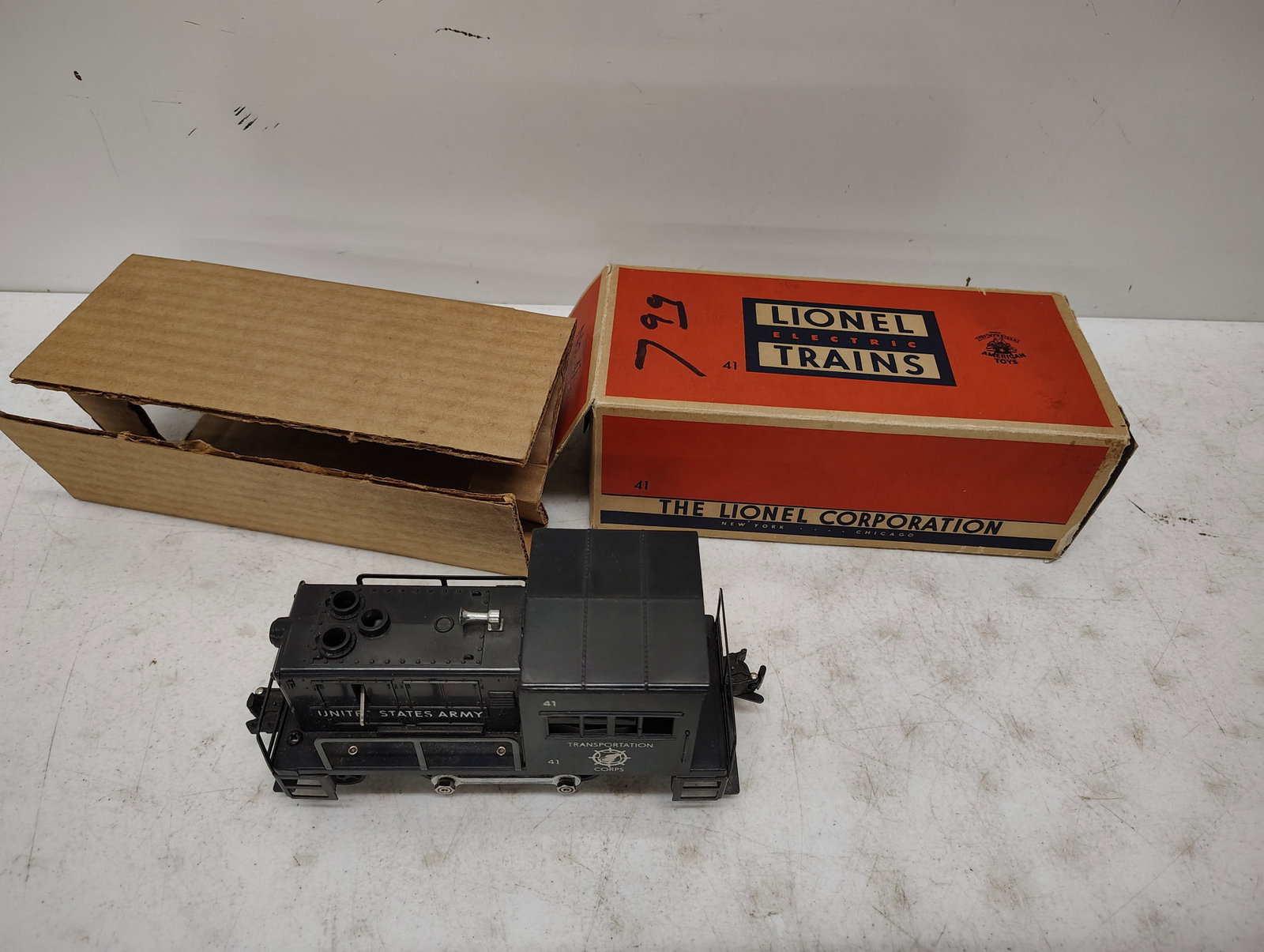 model trains: Lionel #41 switcher black with box