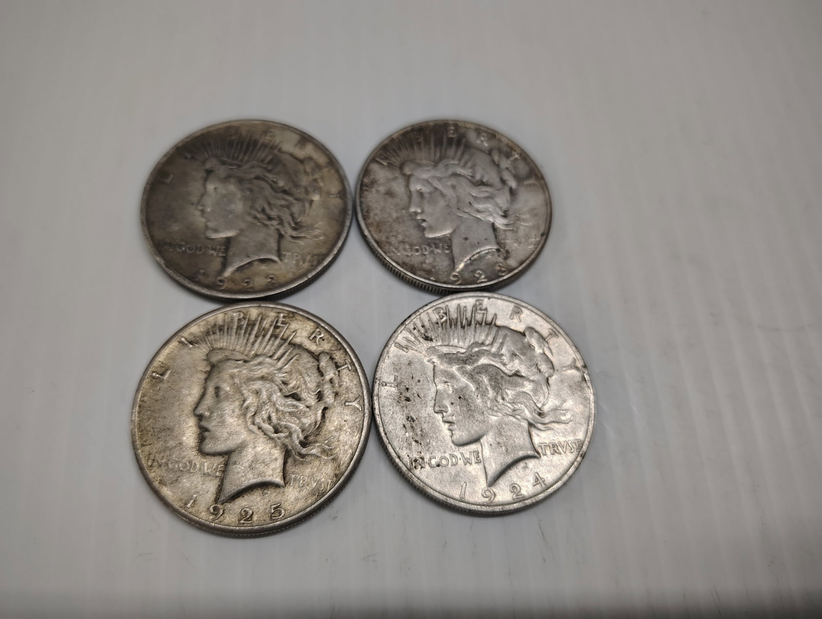 (4) Peace dollars: (2) 1923 1924 1925