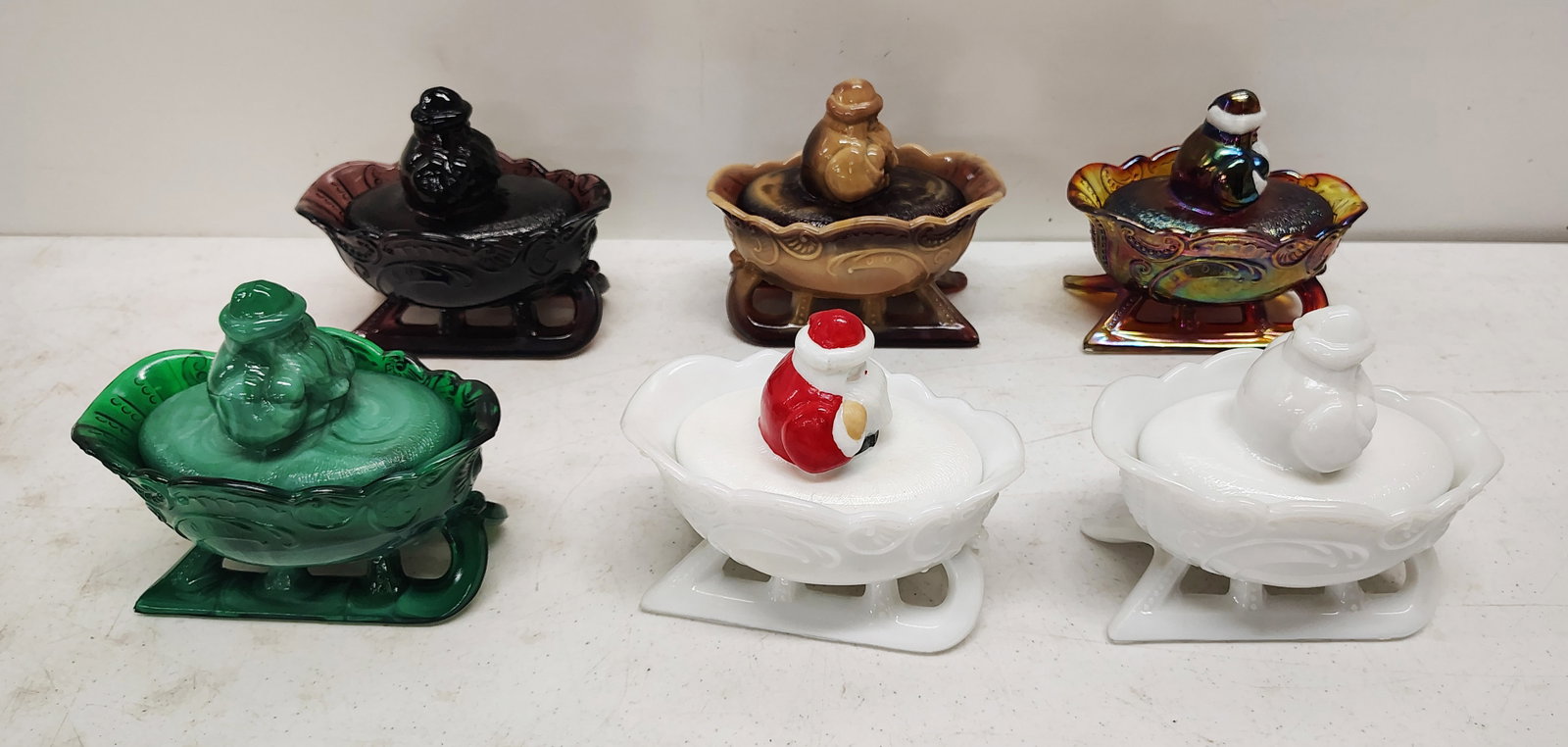 santa on a sleigh: Westmoreland glass good condition 6 pieces