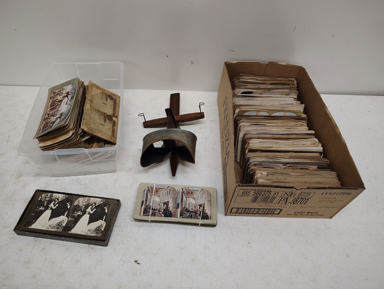 stereoscope: lots of stereoscopic cards