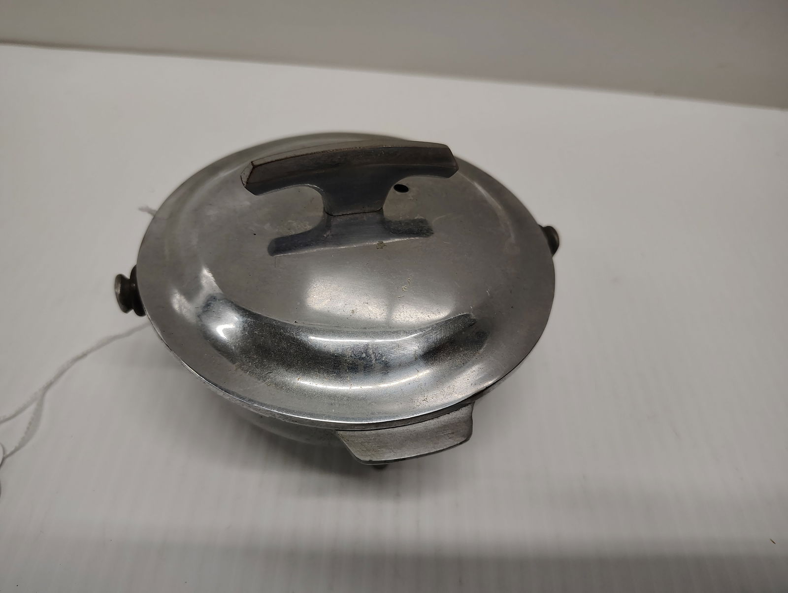 Griswold: #000 serving kettle good condition