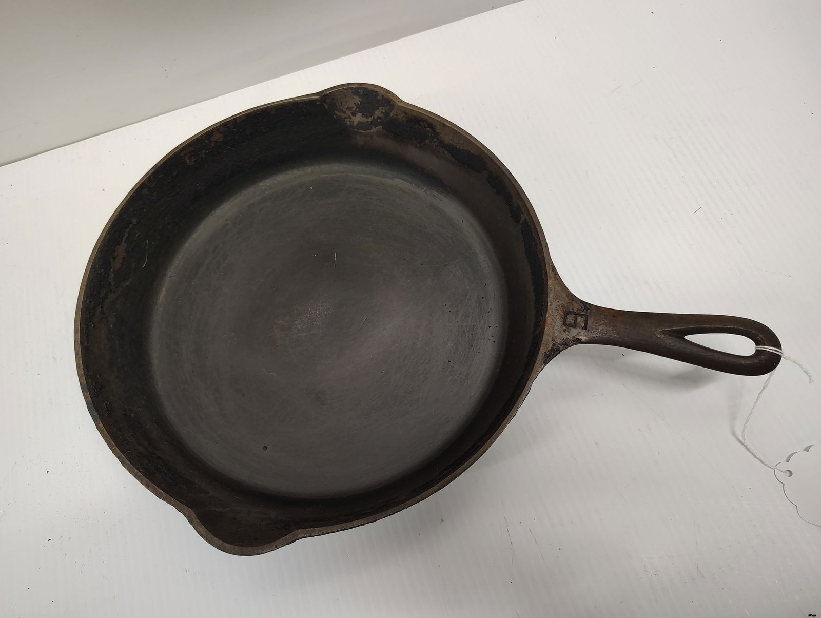 Griswold: #9 skillet fair condition