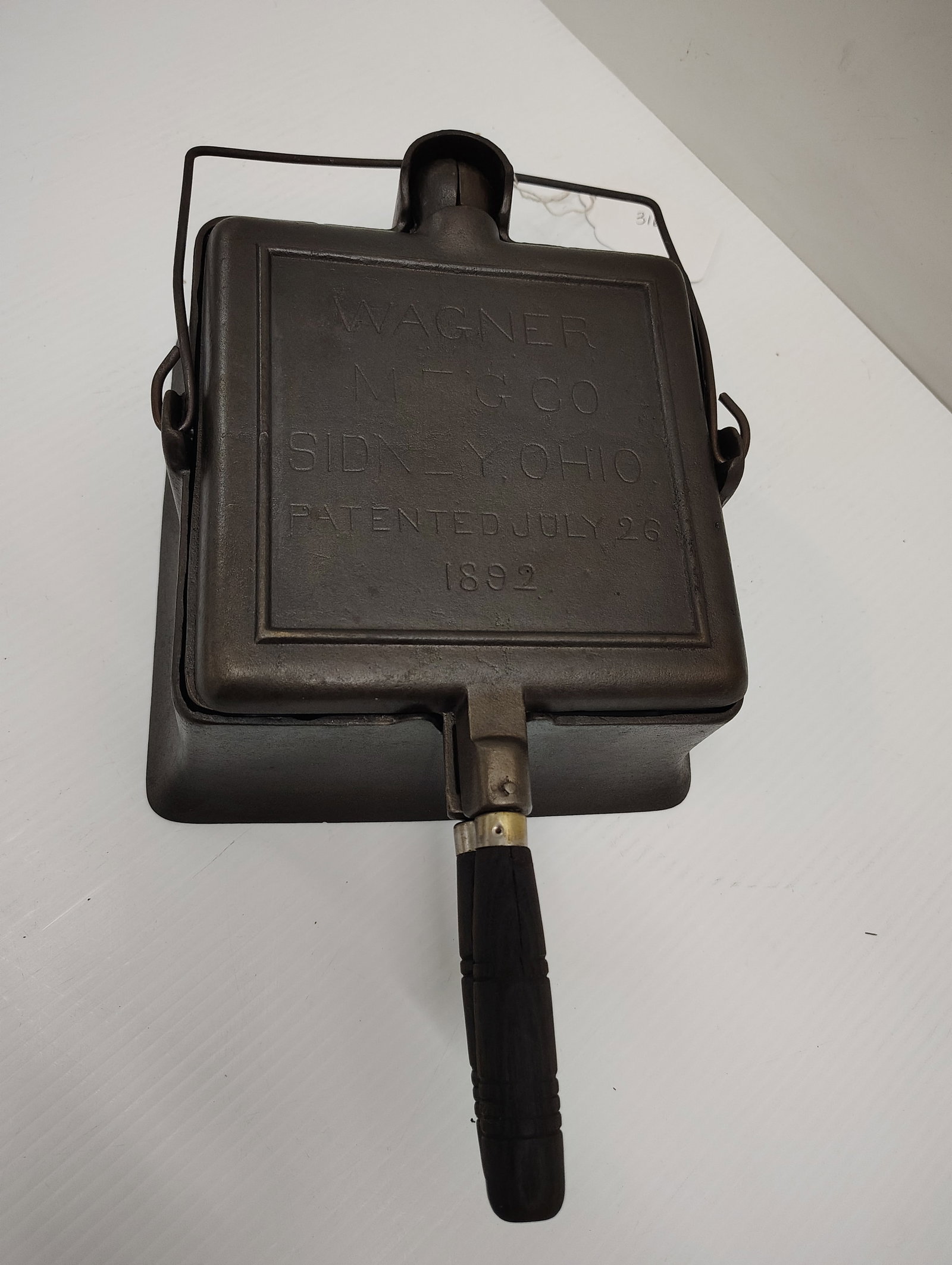 Wagner: 1892 waffle iron good condition