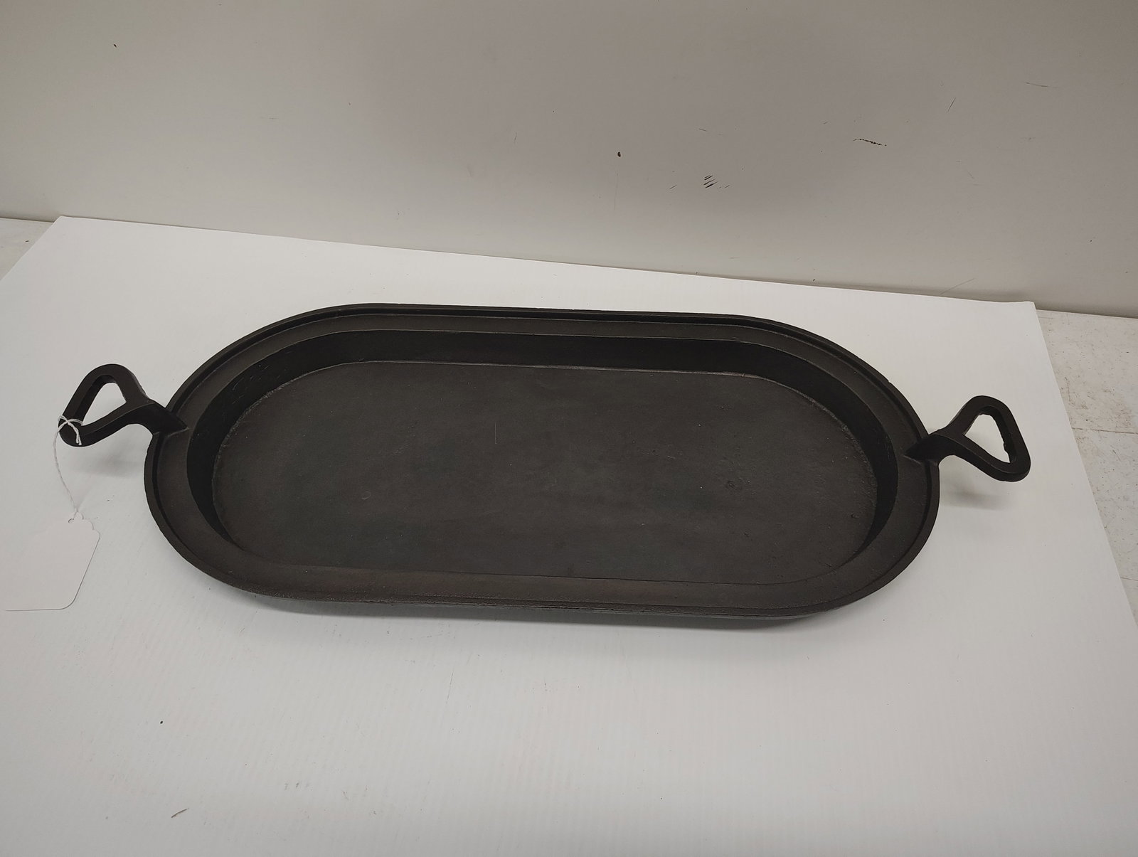 cast iron: bottom gated cast iron long griddle good condition