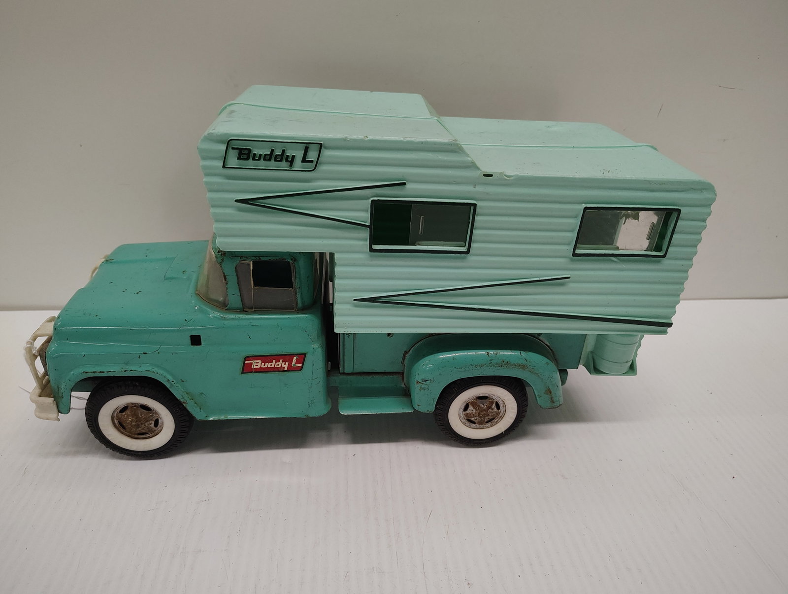 toy: buddy-L truck with camper in bed