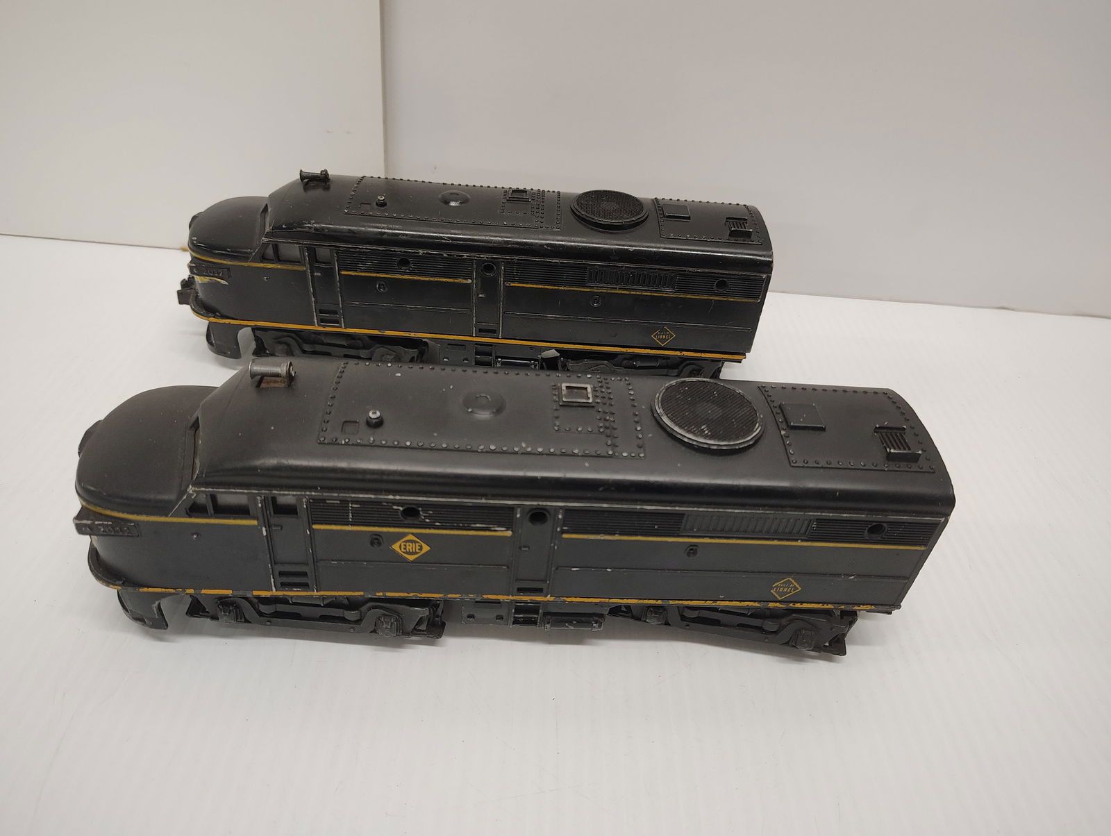 trains: Lionel 2032 Erie a and b diesel units