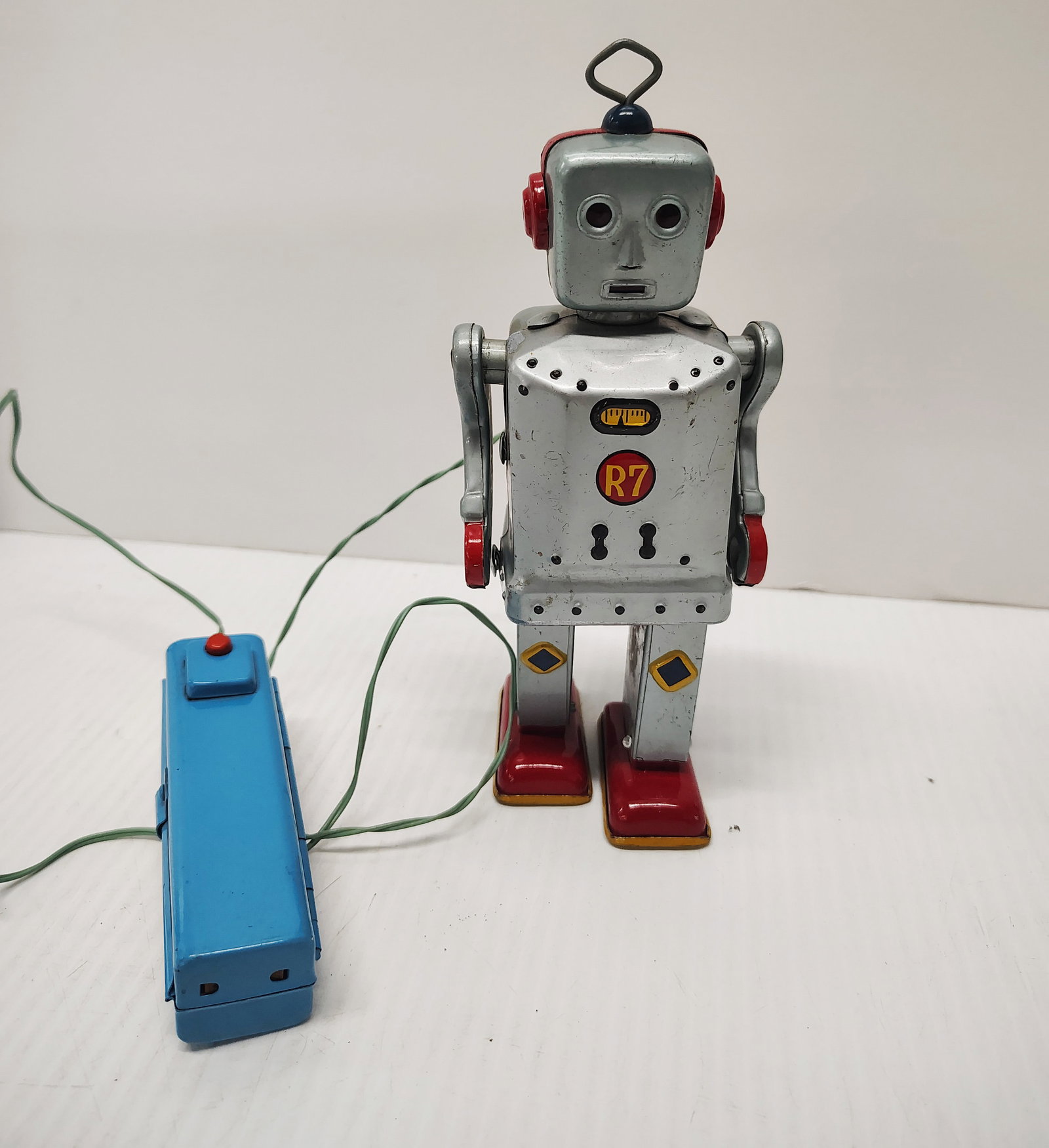 toy: 1950s "Flashy Jim" R7 robot made in Japan by SNK (Sankei)