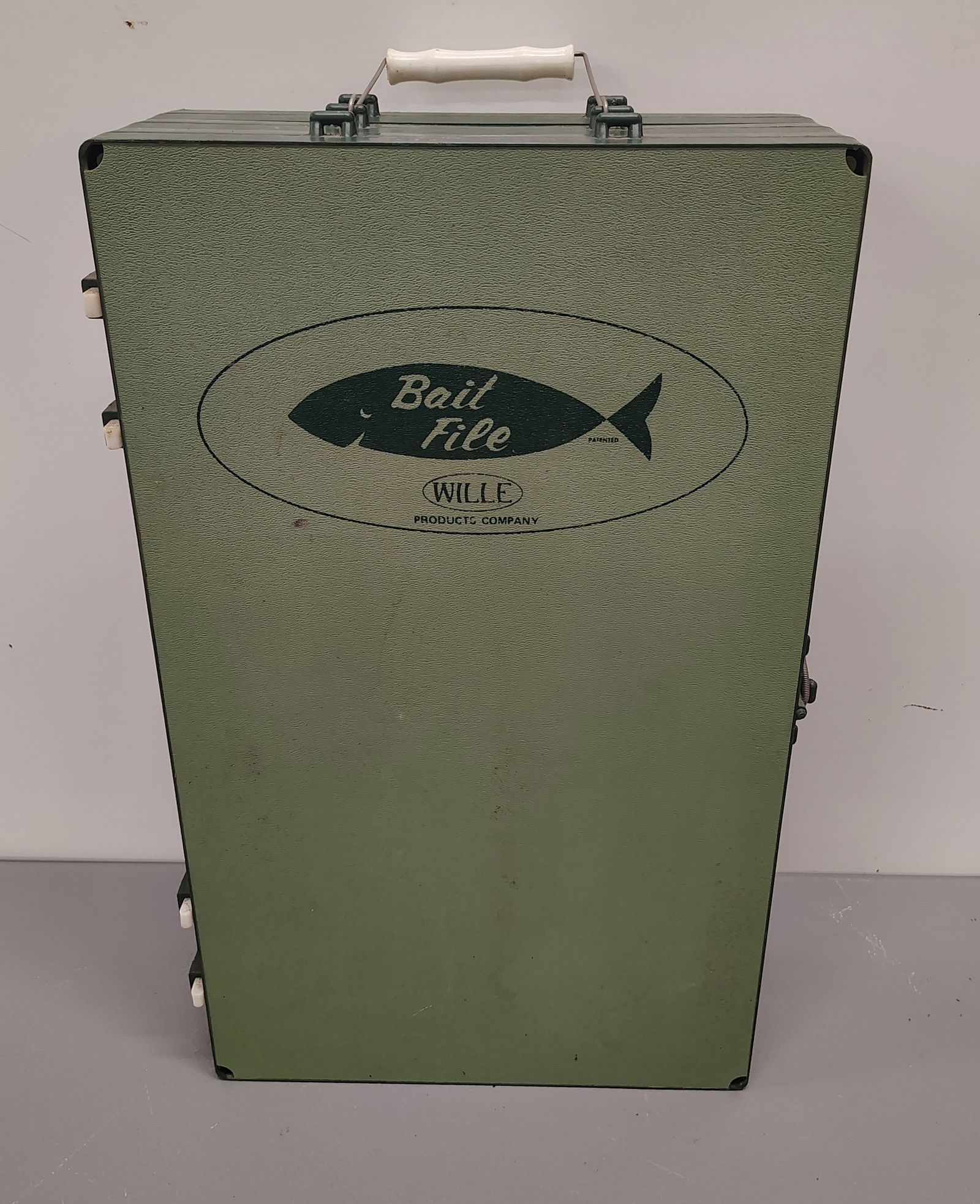 Fishing items: bait file tackle box with content