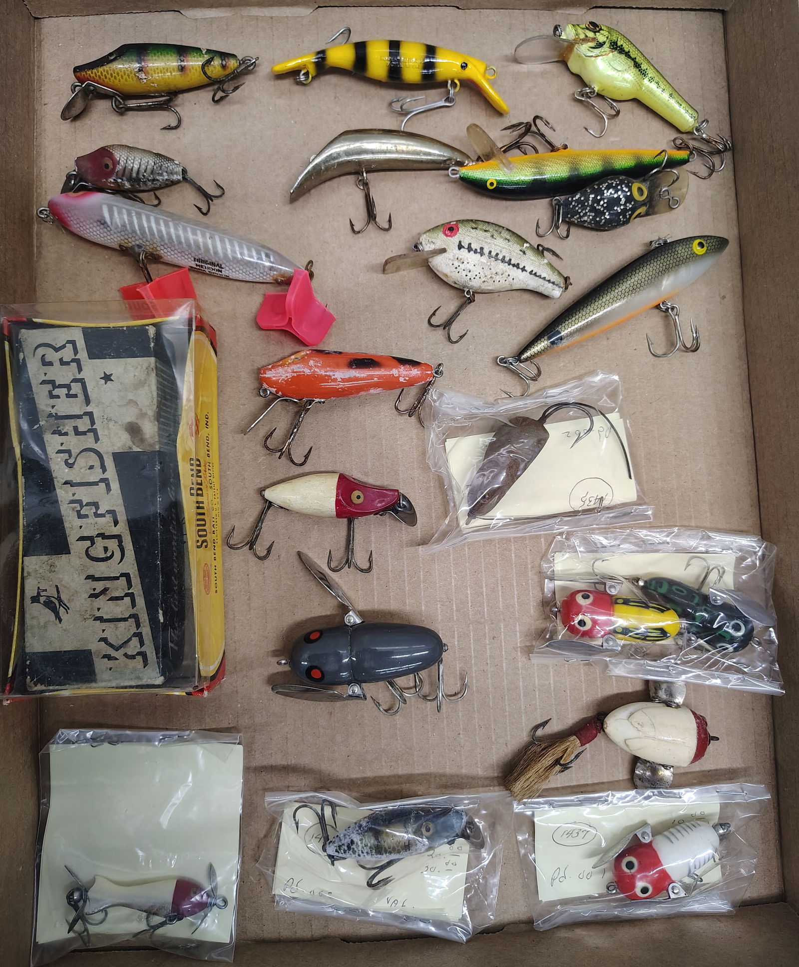 Fishing item: misc. vintage plastic lures