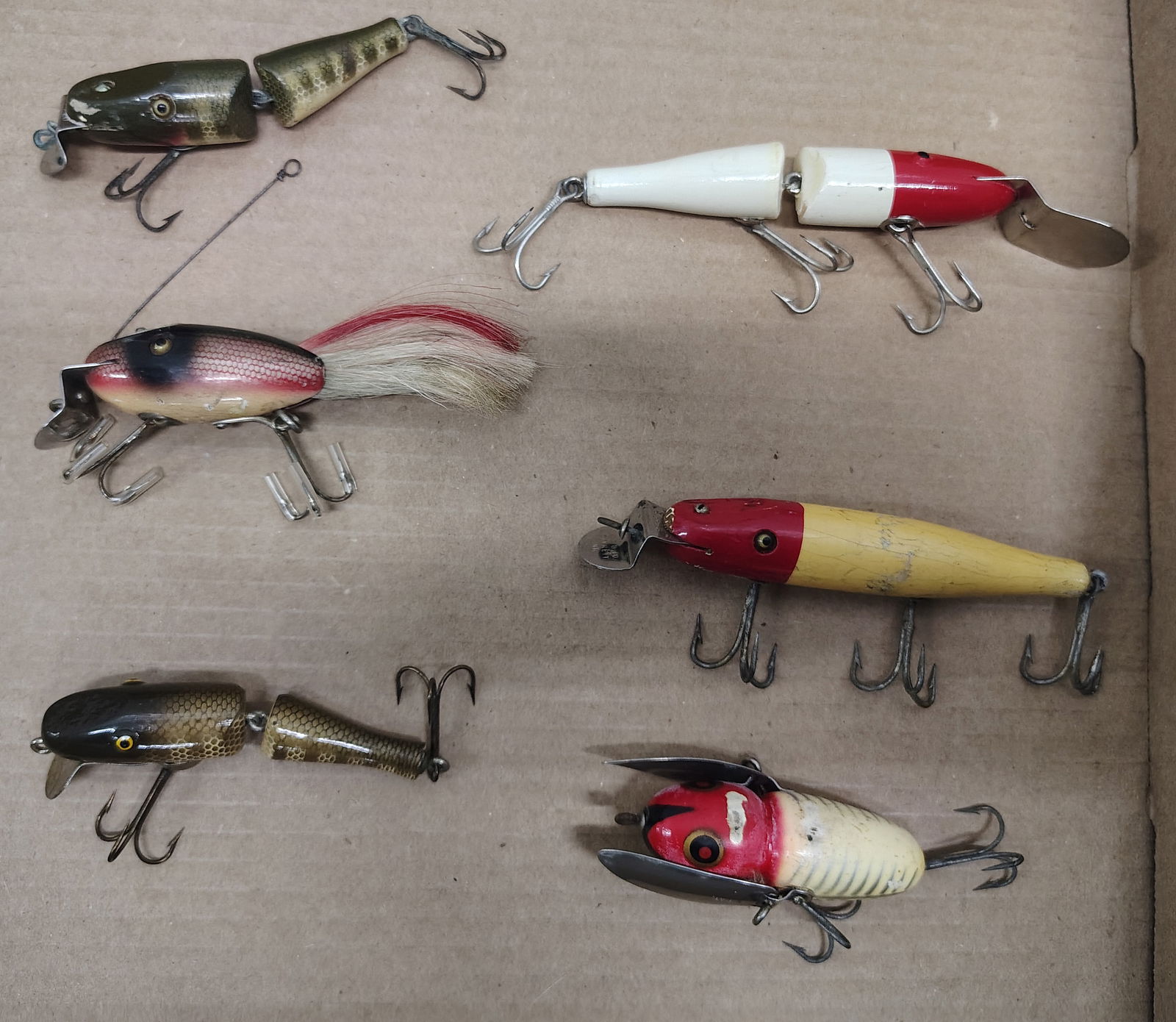 Fishing items: 2 jointed creek chubs paw paw jointed baby 2 creek chubs dinger and minnow Heddon crazy crawler